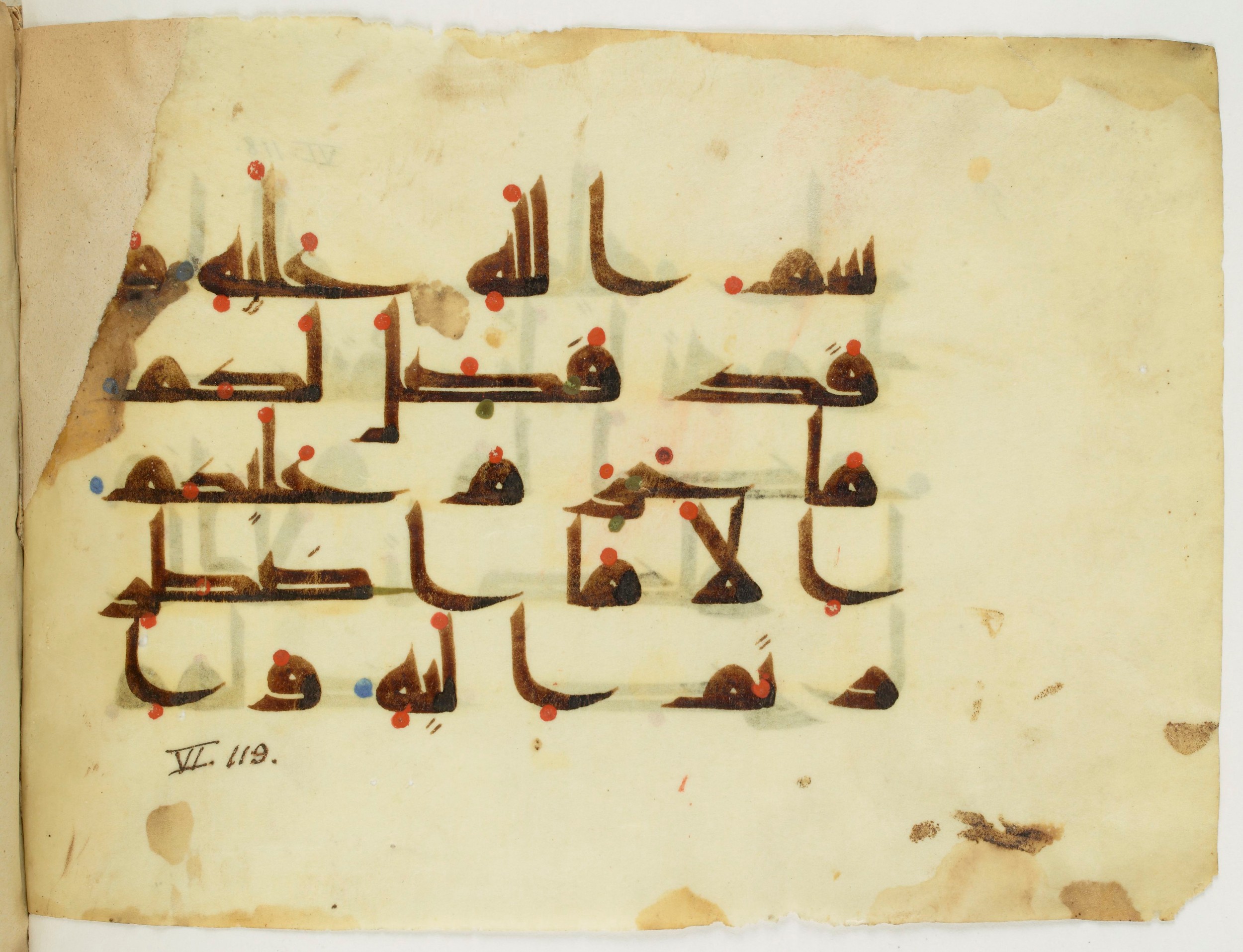 Paris, Bibliothèque nationale de France, Arabe 346 (d) (Scan 2), in Kufic (type D V a) script, showing Surah 6:119 from Mid 8th to Late 9th Century AD found in Fustat (Old Cairo), Egypt, currently housed at Bibliothèque nationale de France, Paris