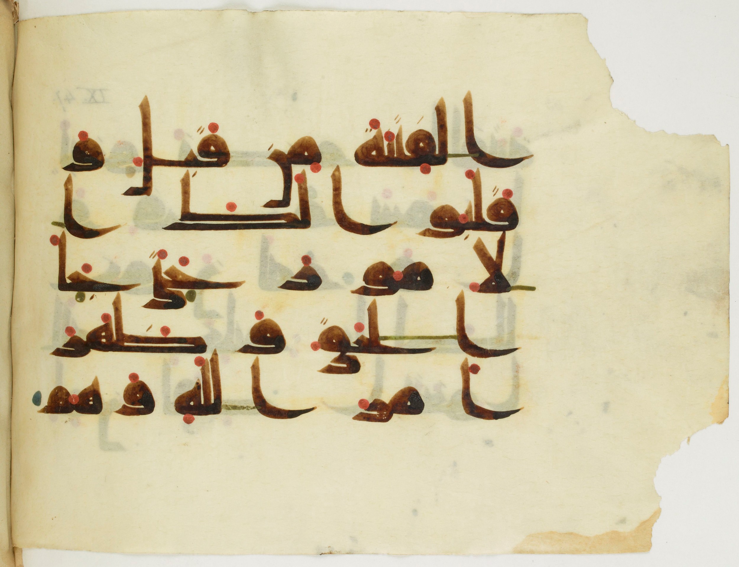 Paris, Bibliothèque nationale de France, Arabe 346 (d) (Scan 2), in Kufic (type D V a) script, showing Surah 9:48 from Mid 8th to Late 9th Century AD found in Fustat (Old Cairo), Egypt, currently housed at Bibliothèque nationale de France, Paris