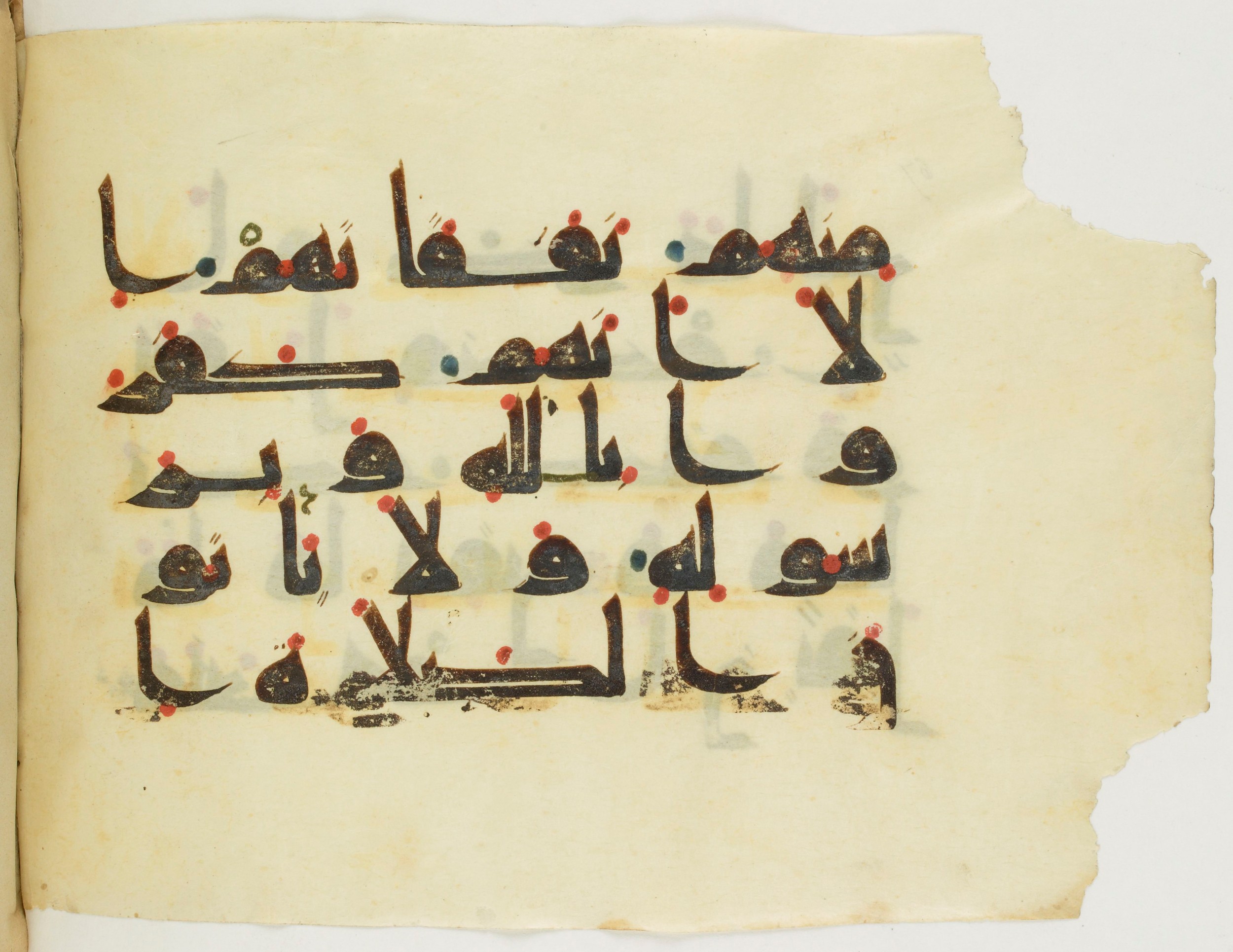 Paris, Bibliothèque nationale de France, Arabe 346 (d) (Scan 2), in Kufic (type D V a) script, showing Surah 9:54 from Mid 8th to Late 9th Century AD found in Fustat (Old Cairo), Egypt, currently housed at Bibliothèque nationale de France, Paris