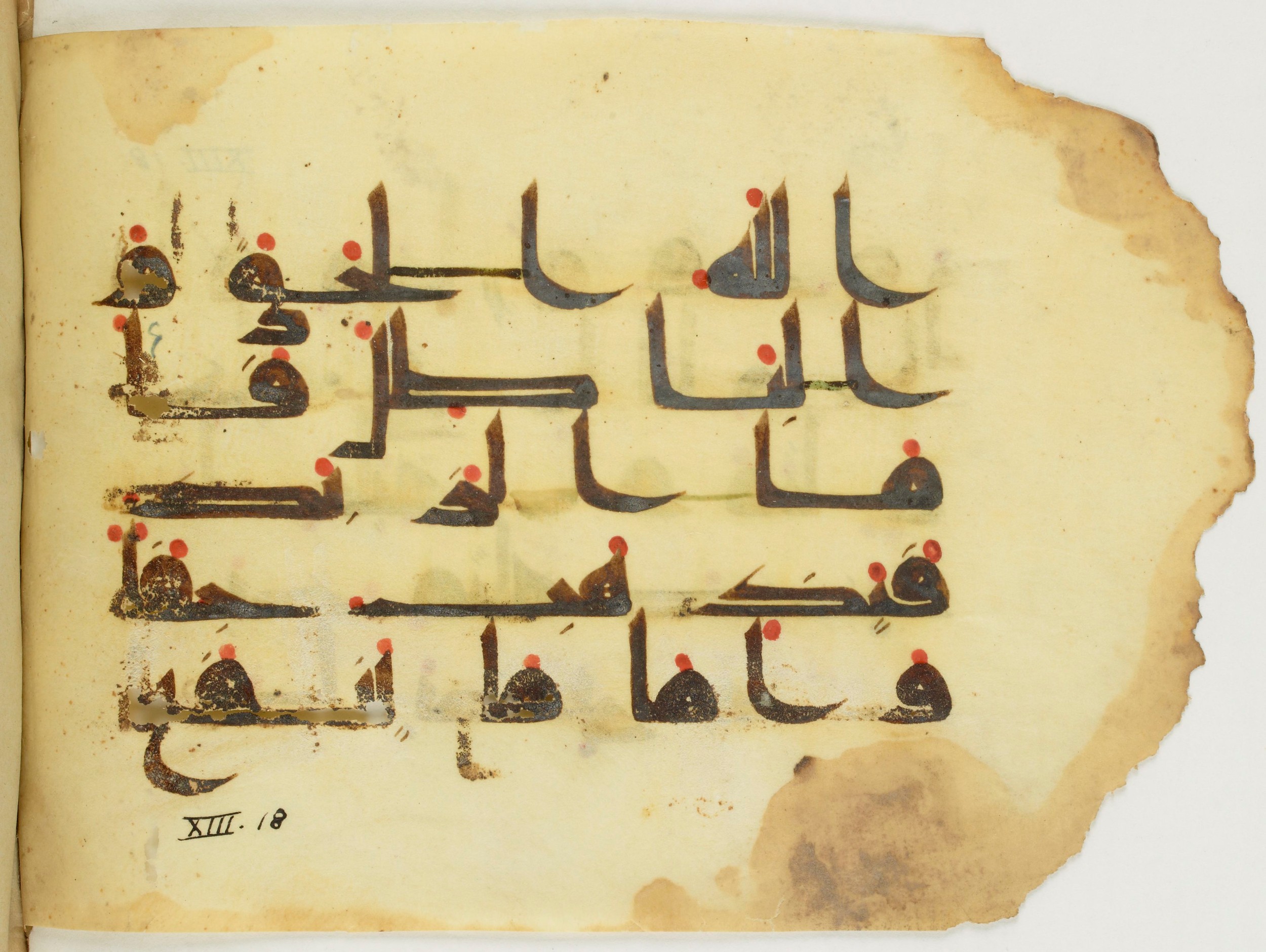 Paris, Bibliothèque nationale de France, Arabe 346 (d) (Scan 2), in Kufic (type D V a) script, showing Surah 13:17 from Mid 8th to Late 9th Century AD found in Fustat (Old Cairo), Egypt, currently housed at Bibliothèque nationale de France, Paris