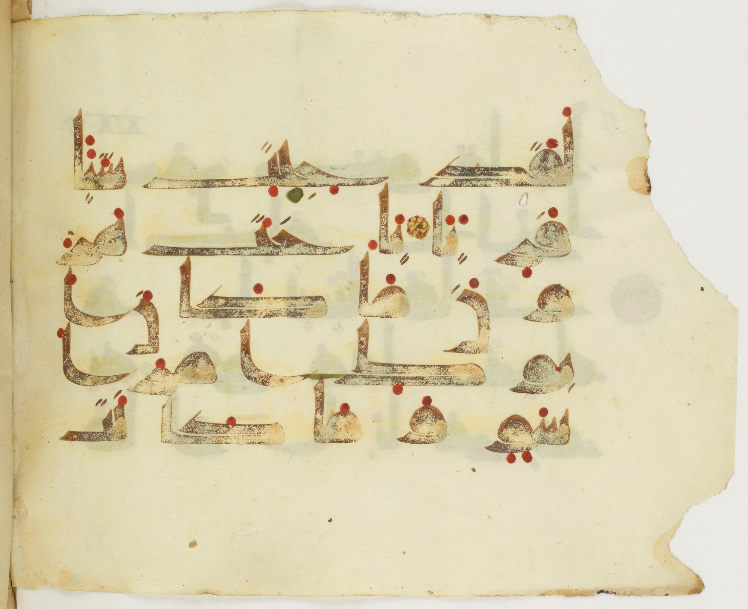 Paris, Bibliothèque nationale de France, Arabe 346 (d) (Scan 2), in Kufic (type D V a) script, showing Surah 19:27 from Mid 8th to Late 9th Century AD found in Fustat (Old Cairo), Egypt, currently housed at Bibliothèque nationale de France, Paris