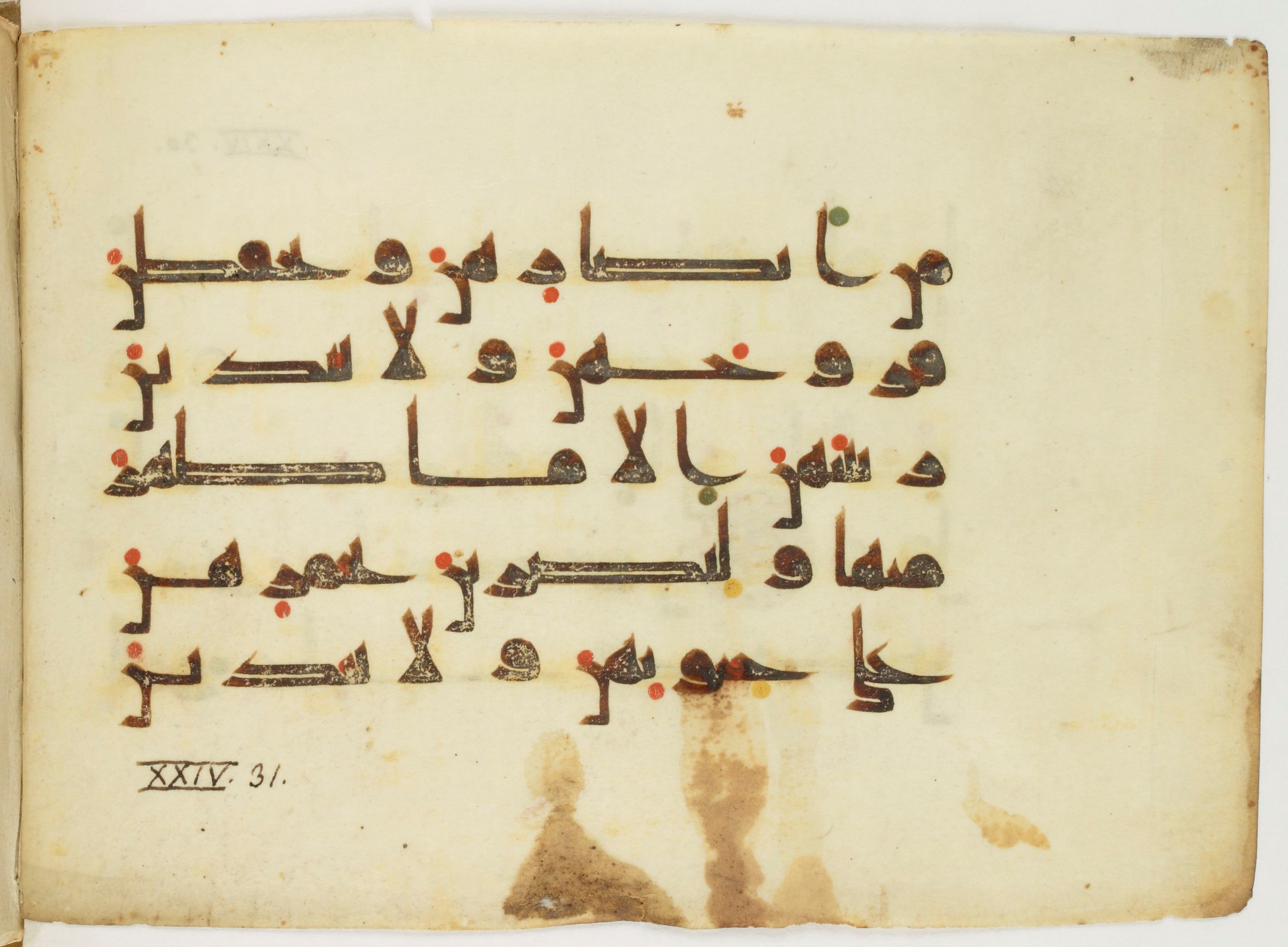 Paris, Bibliothèque nationale de France, Arabe 347 (a) (Scan 2), in Kūfī (type D V a) script, showing Surah 24:31 from Mid 8th to Late 9th Century AD found in Unknown, currently housed at Bibliothèque nationale de France, Paris
