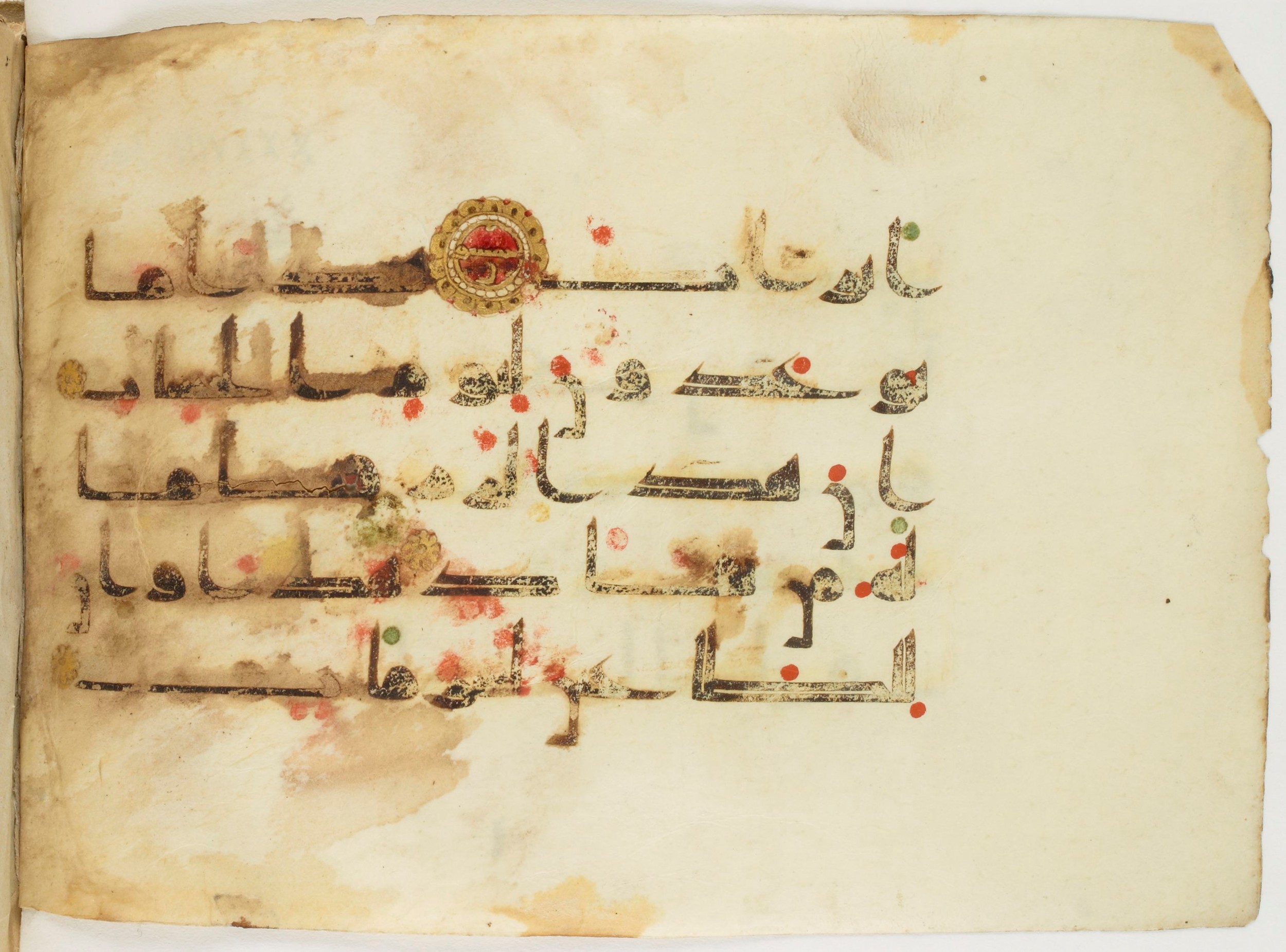 Paris, Bibliothèque nationale de France, Arabe 347 (a) (Scan 2), in Kūfī (type D V a) script, showing Surah 38:52 from Mid 8th to Late 9th Century AD found in Unknown, currently housed at Bibliothèque nationale de France, Paris