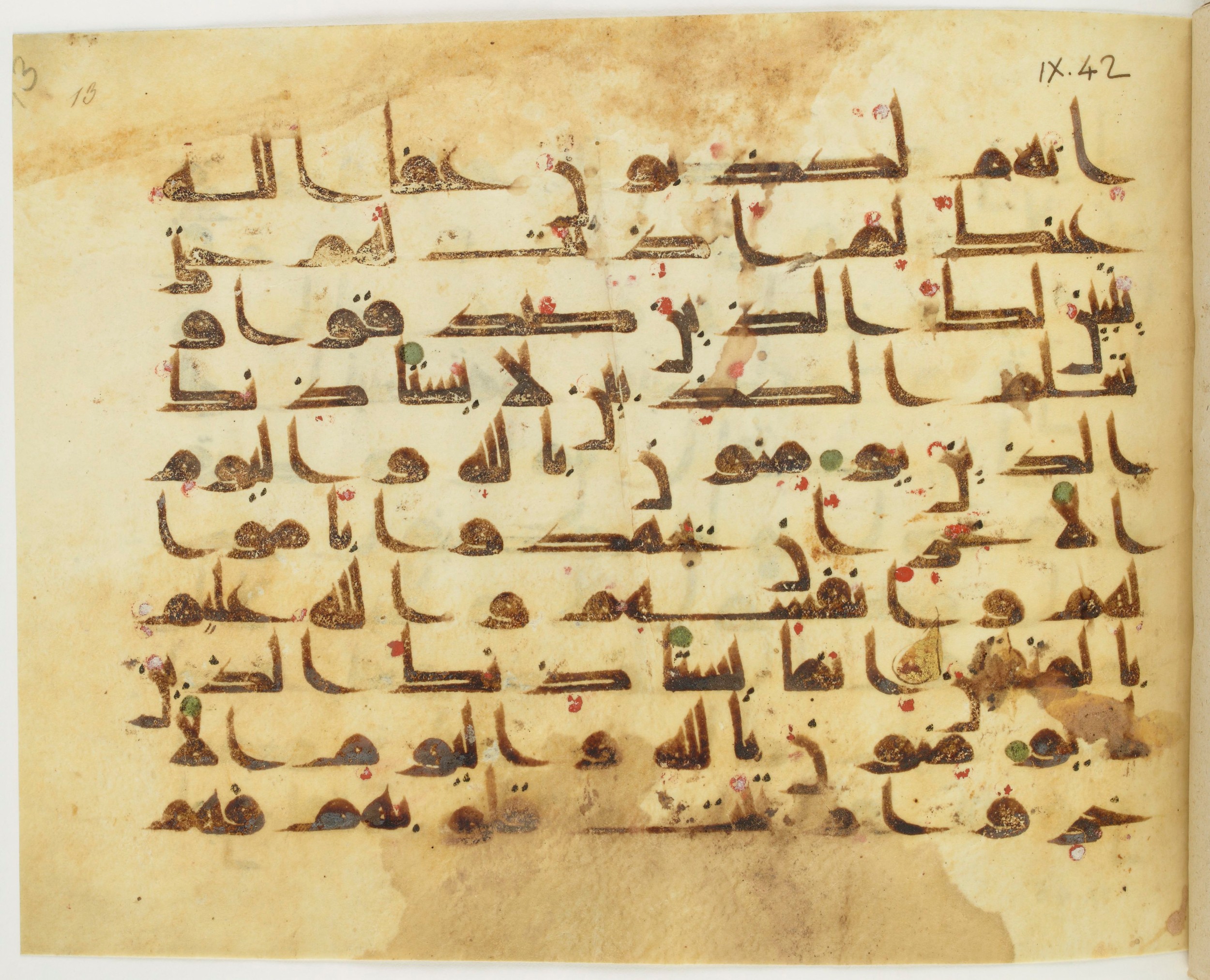 Paris, Bibliothèque nationale de France, Arabe 349 (a), in Kūfī D.III script, showing Surah 9:43 from Mid 8th to Late 9th Century AD found in Al-Fustat (Old Cairo), Egypt, currently housed at Bibliothèque nationale de France, Paris