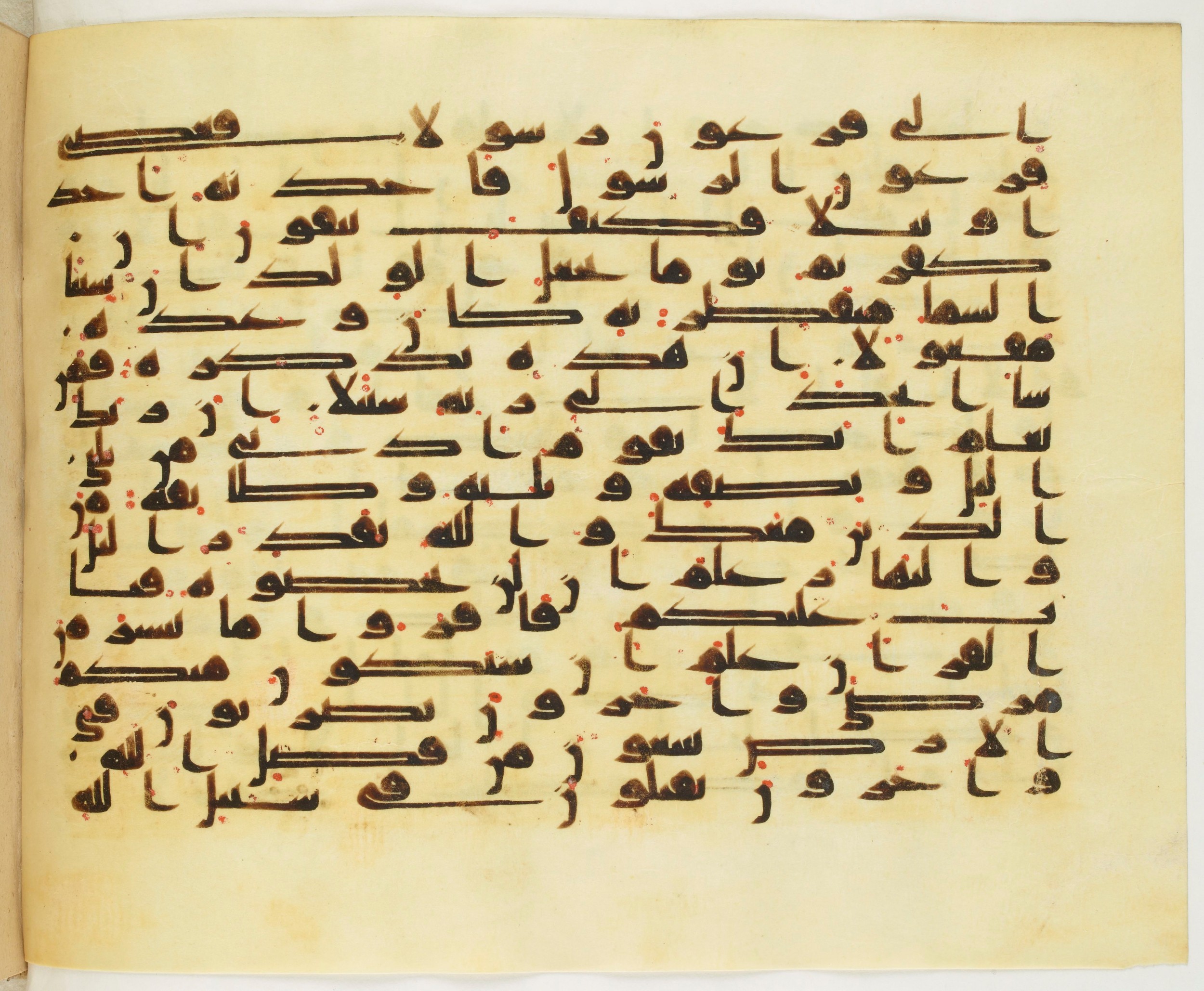 Paris, Bibliothèque nationale de France, Arabe 349 (b), in Kufic D.IV script, showing Surah 73:16 from Mid 8th to Late 9th Century AD found in Fustat (Old Cairo), Egypt, currently housed at Bibliothèque nationale de France, Paris
