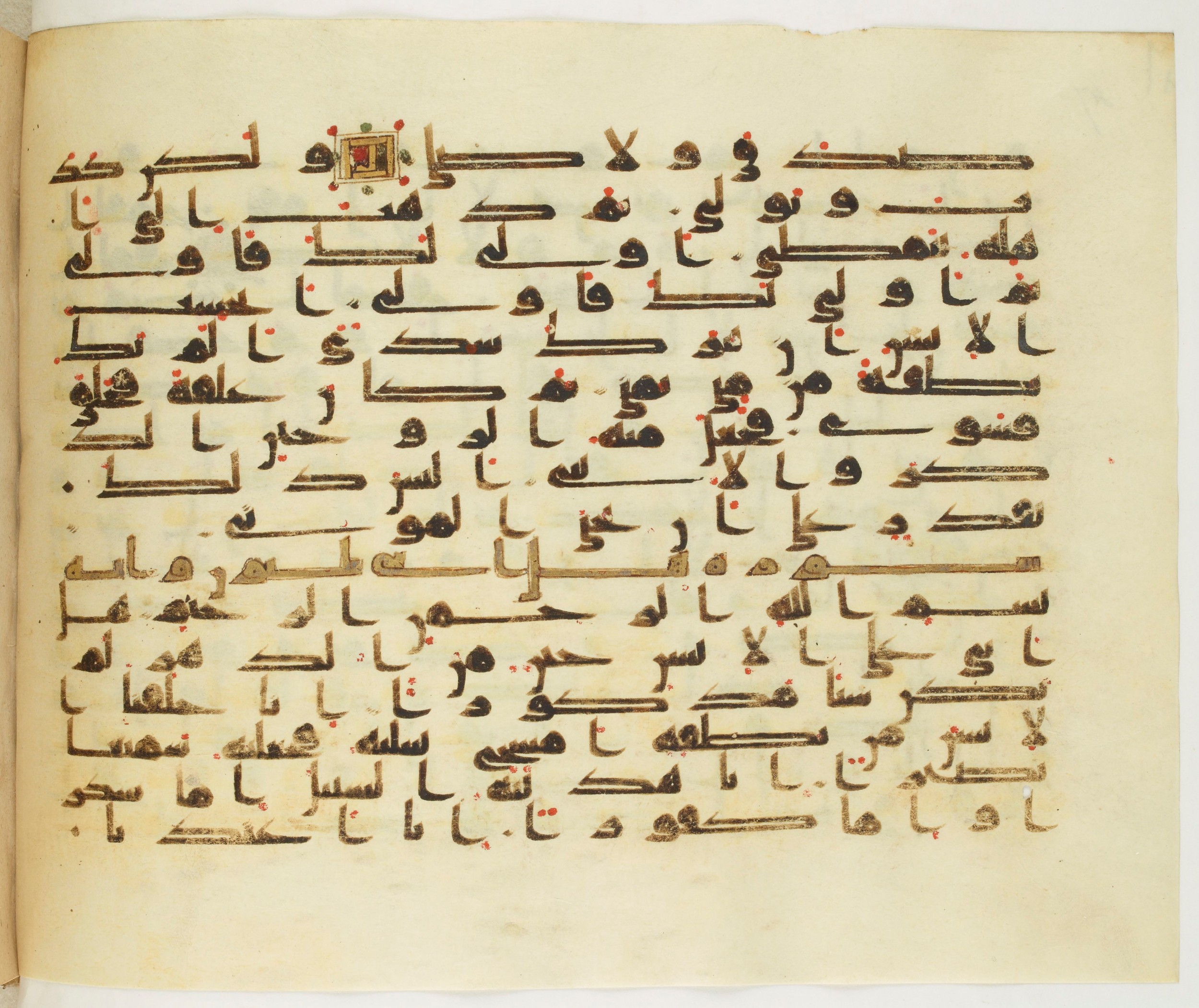 Paris, Bibliothèque nationale de France, Arabe 349 (b), in Kufic D.IV script, showing Surah 75:39 from Mid 8th to Late 9th Century AD found in Fustat (Old Cairo), Egypt, currently housed at Bibliothèque nationale de France, Paris
