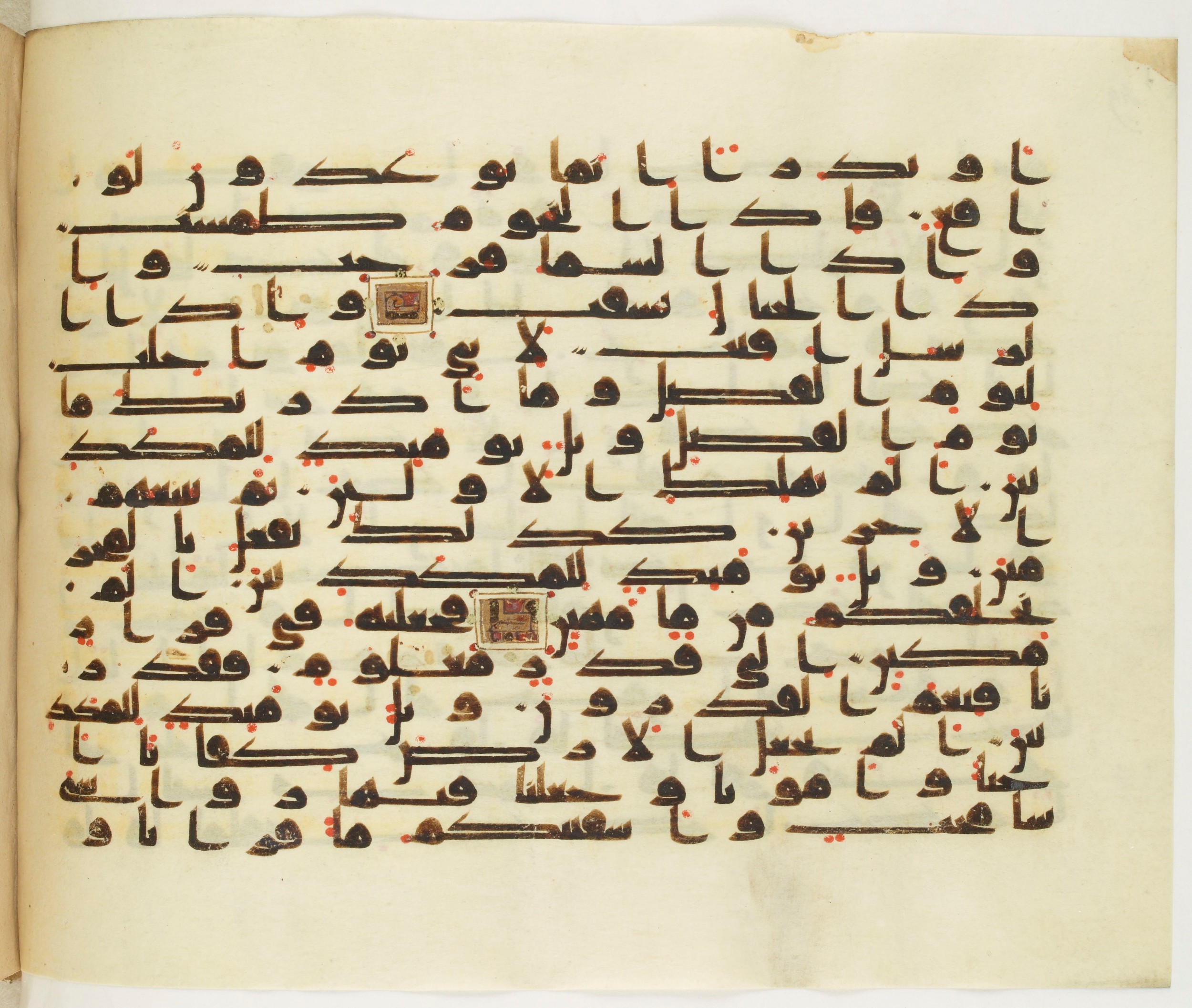 Paris, Bibliothèque nationale de France, Arabe 349 (b), in Kufic D.IV script, showing Surah 77:21 from Mid 8th to Late 9th Century AD found in Fustat (Old Cairo), Egypt, currently housed at Bibliothèque nationale de France, Paris