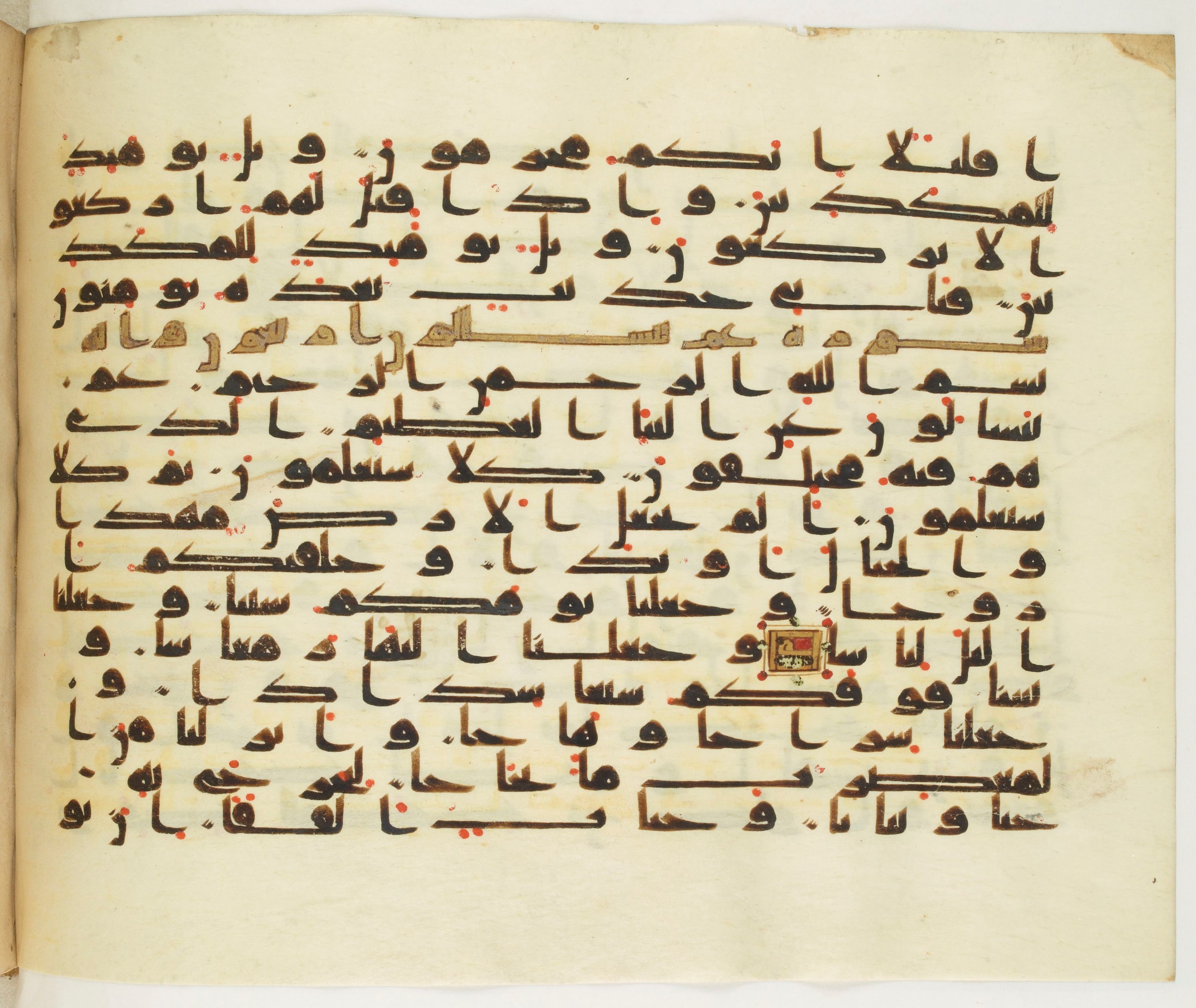 Paris, Bibliothèque nationale de France, Arabe 349 (b), in Kufic D.IV script, showing Surah 78:13 from Mid 8th to Late 9th Century AD found in Fustat (Old Cairo), Egypt, currently housed at Bibliothèque nationale de France, Paris