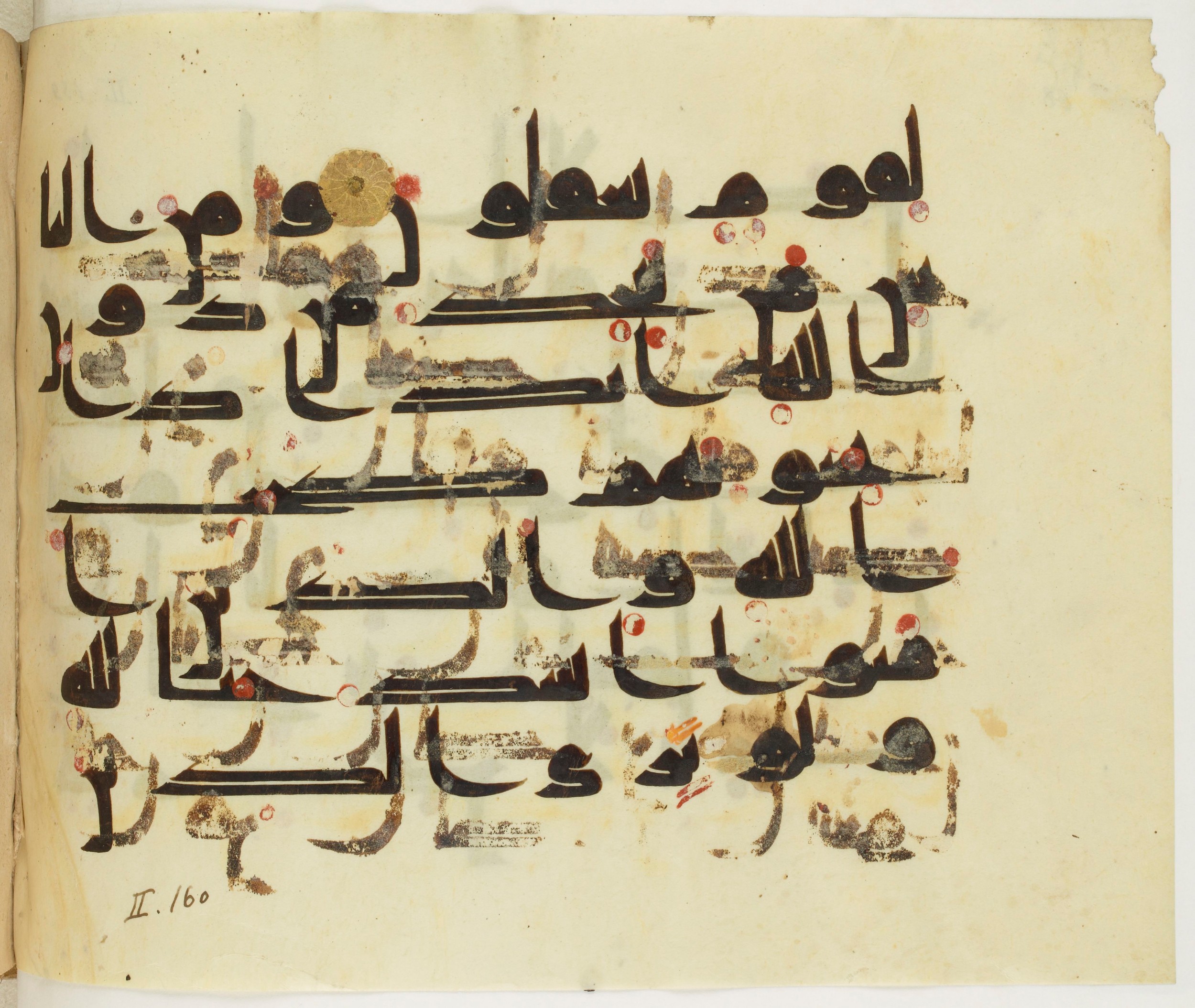 Paris, Bibliothèque nationale de France, Arabe 349 (c) (Scan 2), in kūfī D.III script, showing Surah 2:164 from Mid 8th to Late 10th Century AD found in al-Fusṭāṭ (Old Cairo), currently housed at Bibliothèque nationale de France, Paris