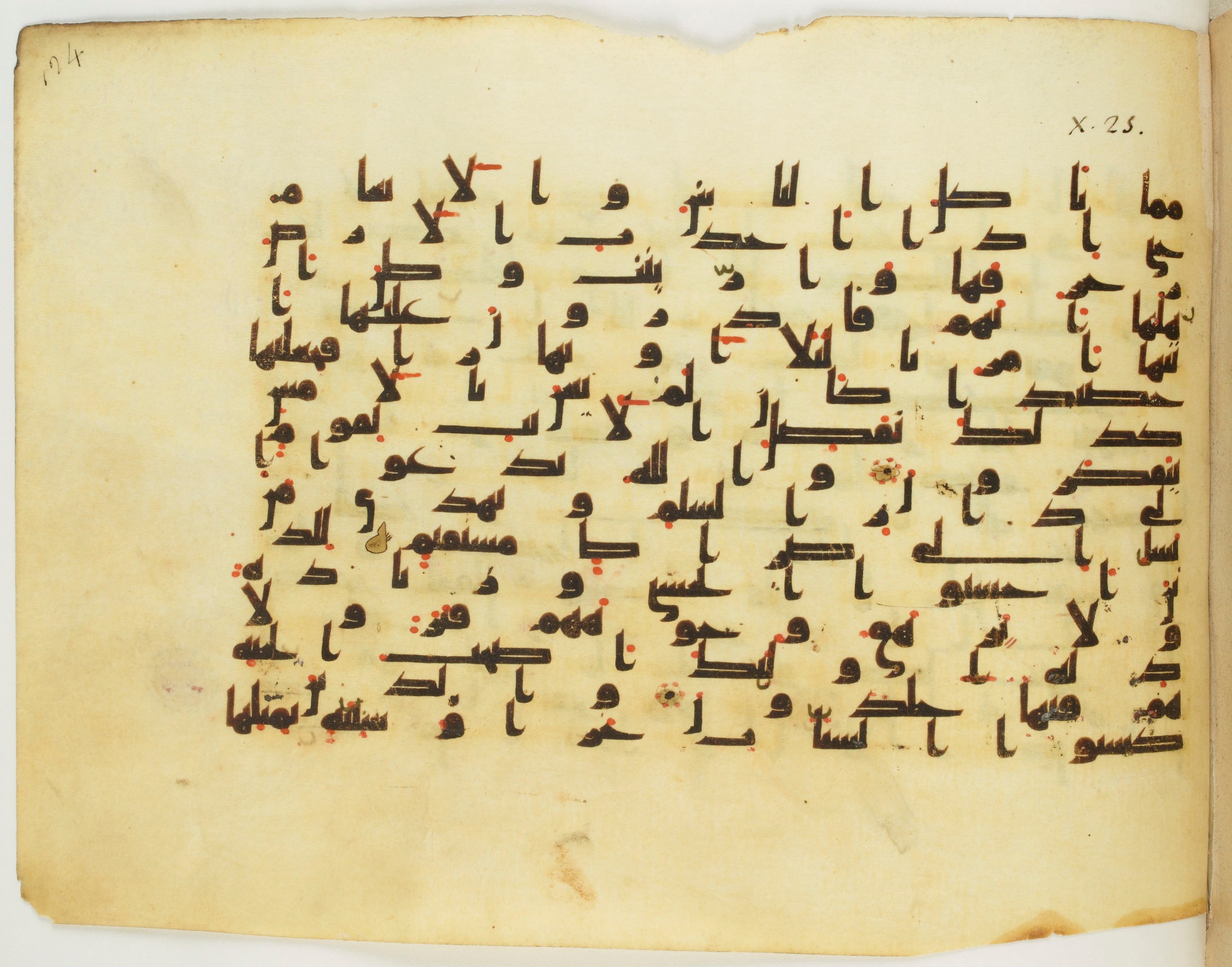 Paris, Bibliothèque nationale de France, Arabe 349 (f), in kūfī B.II script, showing Surah 10:25 from Mid 8th to Late 9th Century AD found in Fustat (Old Cairo), Egypt, currently housed at Bibliothèque nationale de France, Paris