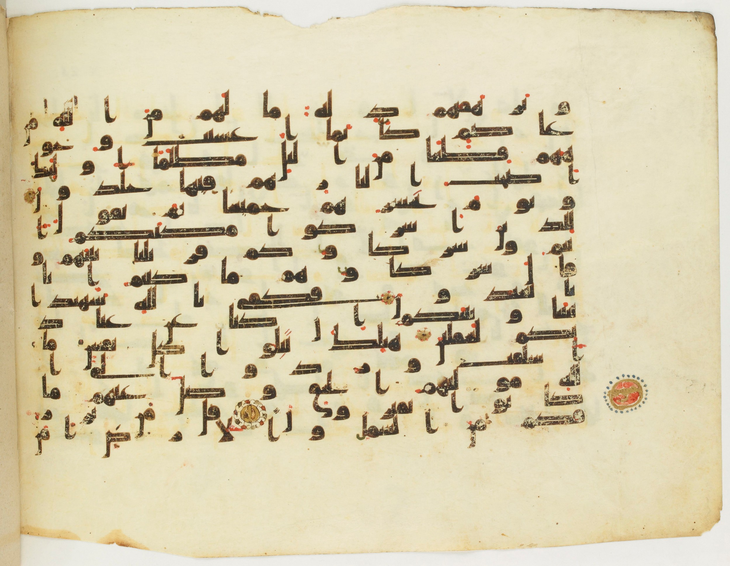 Paris, Bibliothèque nationale de France, Arabe 349 (f), in kūfī B.II script, showing Surah 10:30 from Mid 8th to Late 9th Century AD found in Fustat (Old Cairo), Egypt, currently housed at Bibliothèque nationale de France, Paris