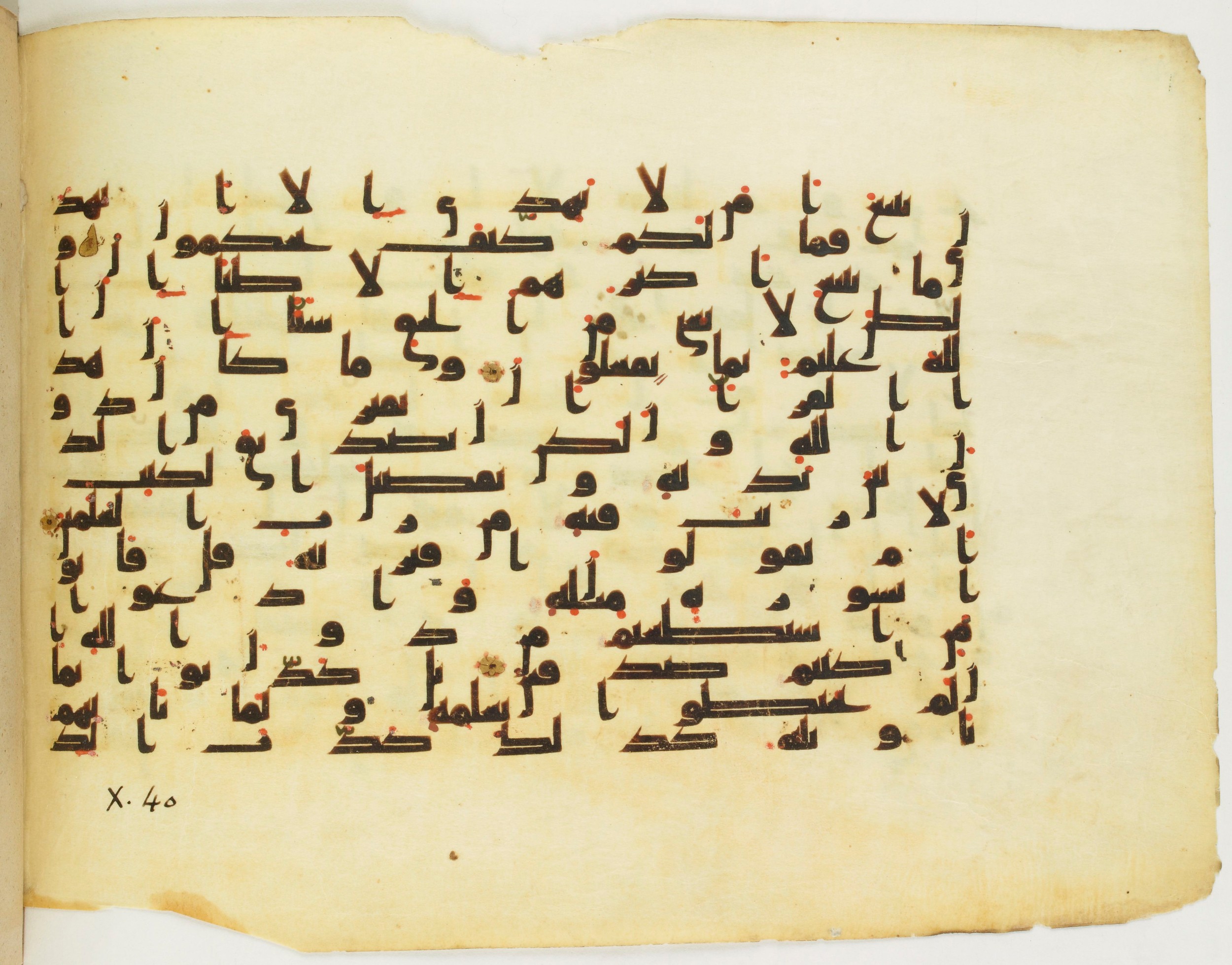 Paris, Bibliothèque nationale de France, Arabe 349 (f) (Scan 1), in kūfī B.II script, showing Surah 10:39 from Mid 8th to Late 9th Century AD found in Fustat (Old Cairo), Egypt, currently housed at Bibliothèque nationale de France, Paris