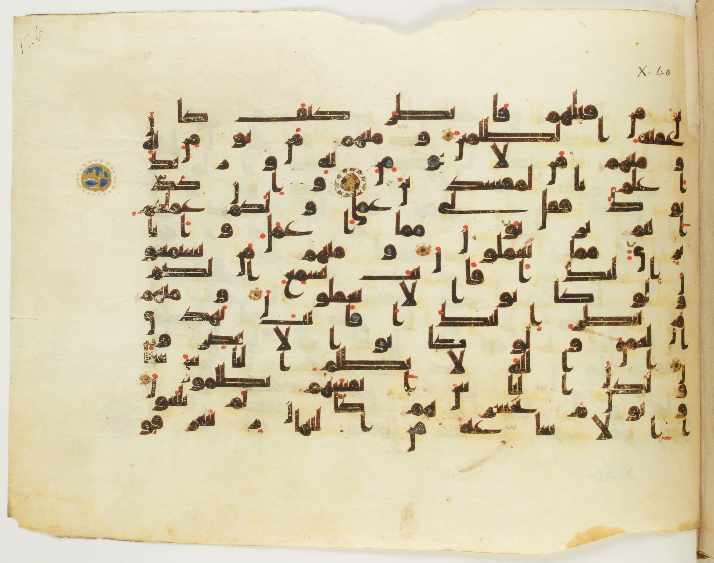 Paris, Bibliothèque nationale de France, Arabe 349 (f) (Scan 2), in kūfī B.II script, showing Surah 10:39 from Mid 8th to Late 9th Century AD found in Fustat (Old Cairo), Egypt, currently housed at Bibliothèque nationale de France, Paris