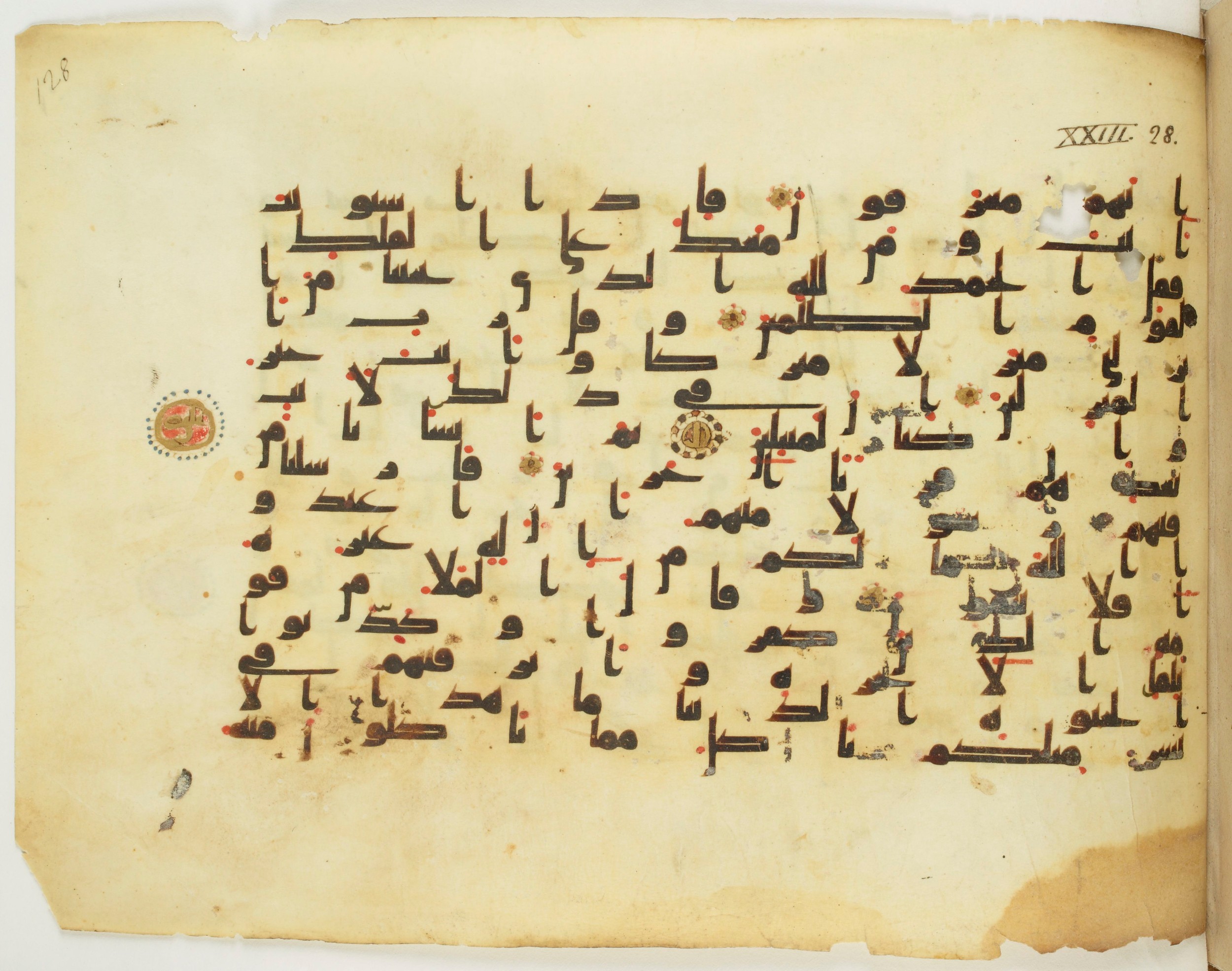 Paris, Bibliothèque nationale de France, Arabe 349 (f) (Scan 1), in kūfī B.II script, showing Surah 23:33 from Mid 8th to Late 9th Century AD found in Fustat (Old Cairo), Egypt, currently housed at Bibliothèque nationale de France, Paris