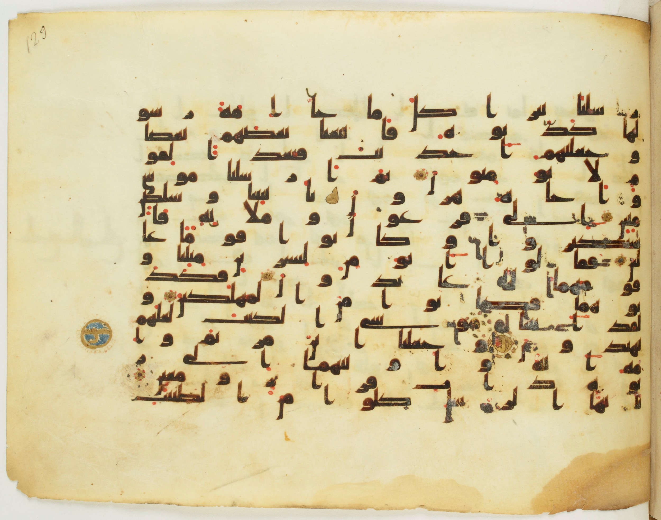 Paris, Bibliothèque nationale de France, Arabe 349 (f), in kūfī B.II script, showing Surah 23:45 from Mid 8th to Late 9th Century AD found in Fustat (Old Cairo), Egypt, currently housed at Bibliothèque nationale de France, Paris