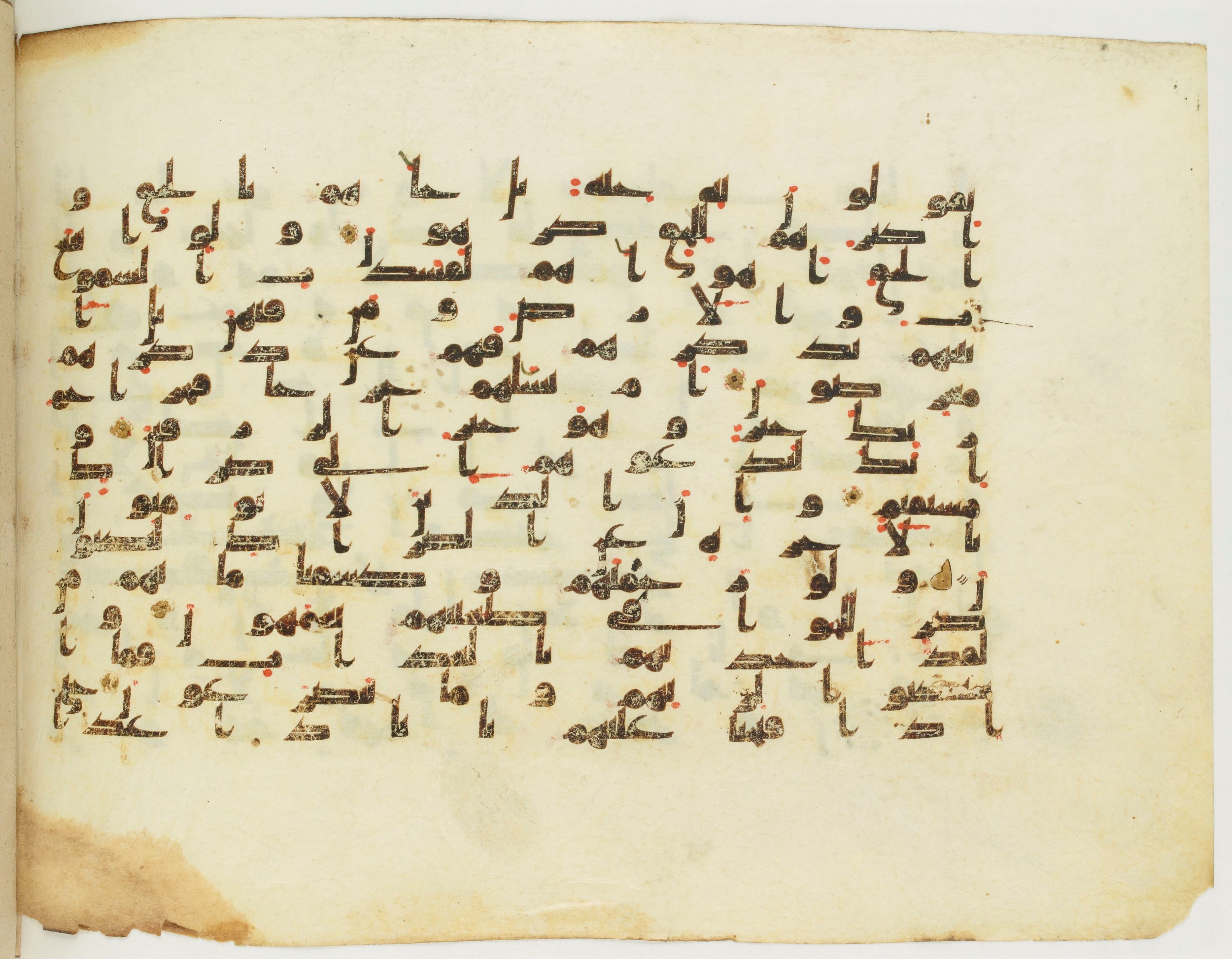 Paris, Bibliothèque nationale de France, Arabe 349 (f), in kūfī B.II script, showing Surah 23:71 from Mid 8th to Late 9th Century AD found in Fustat (Old Cairo), Egypt, currently housed at Bibliothèque nationale de France, Paris