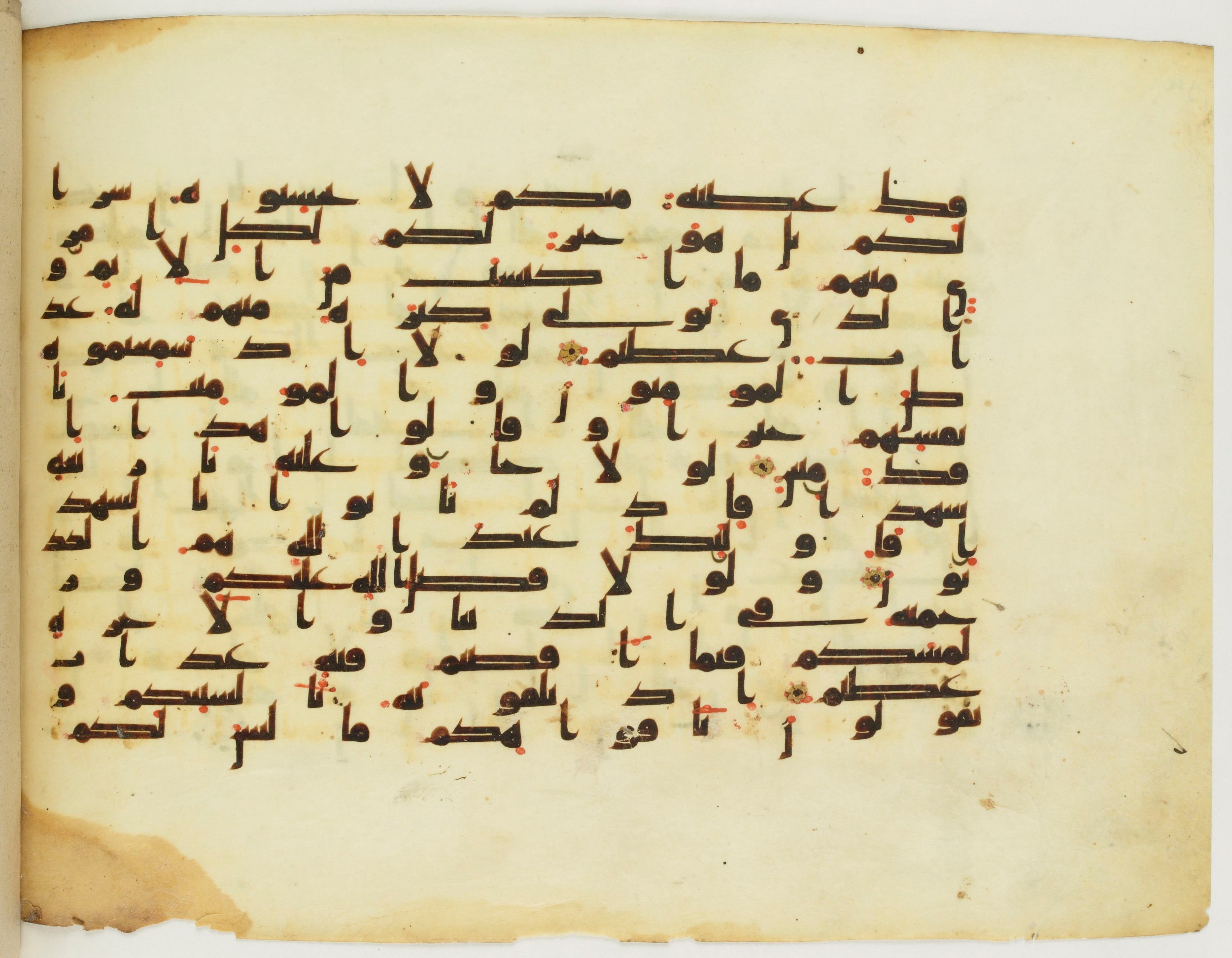 Paris, Bibliothèque nationale de France, Arabe 349 (f), in kūfī B.II script, showing Surah 24:12 from Mid 8th to Late 9th Century AD found in Fustat (Old Cairo), Egypt, currently housed at Bibliothèque nationale de France, Paris