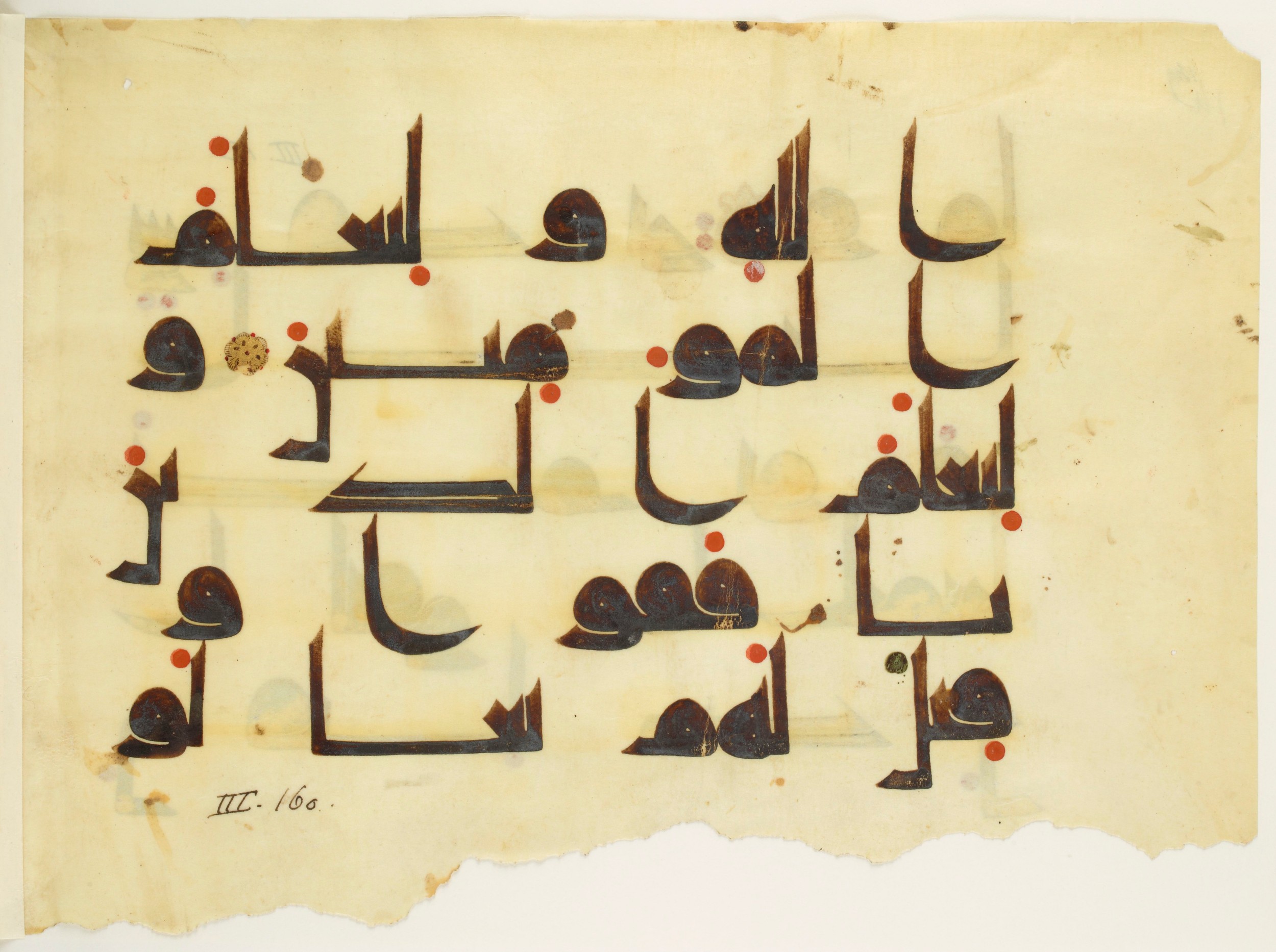 Paris, Bibliothèque nationale de France, Arabe 350 (b) (Scan 2), in kūfī D.I script, showing Surah 3:166 from Mid 8th to Late 10th Century AD found in Fustat (Old Cairo), Egypt, currently housed at Bibliothèque nationale de France, Paris