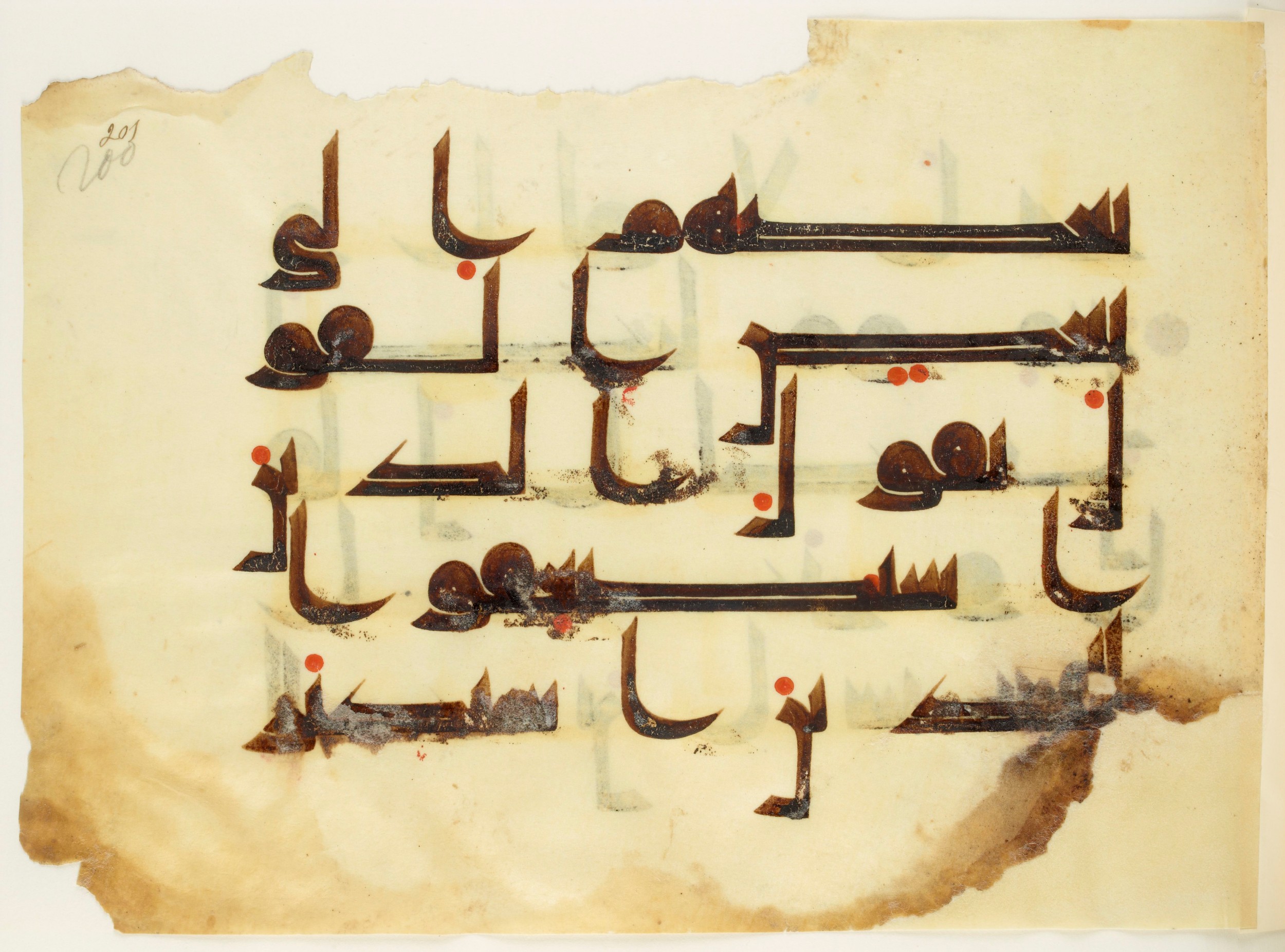 Paris, Bibliothèque nationale de France, Arabe 350 (b) (Scan 3), in kūfī D.I script, showing Surah 34:31 from Mid 8th to Late 10th Century AD found in Fustat (Old Cairo), Egypt, currently housed at Bibliothèque nationale de France, Paris