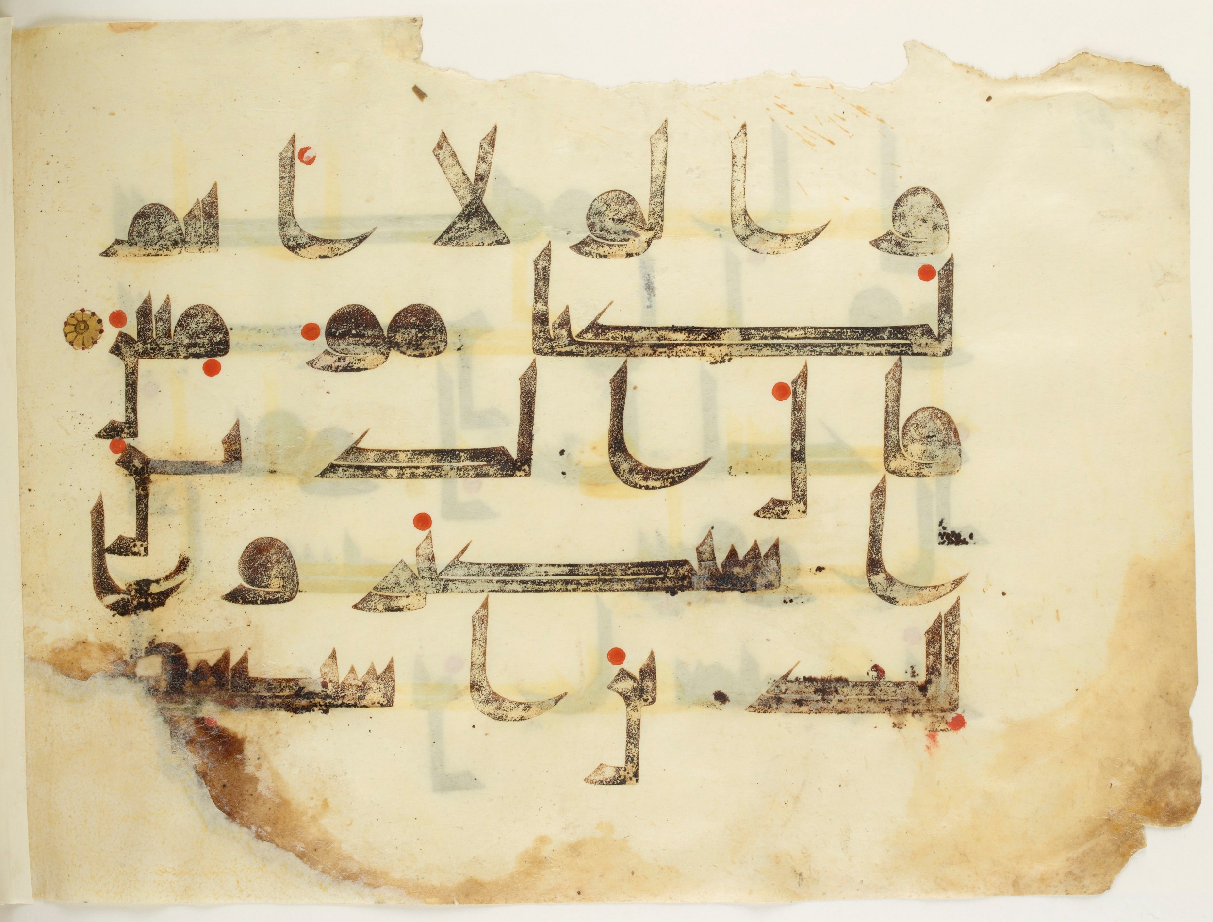 Paris, Bibliothèque nationale de France, Arabe 350 (b) (Scan 4), in kūfī D.I script, showing Surah 34:31 from Mid 8th to Late 10th Century AD found in Fustat (Old Cairo), Egypt, currently housed at Bibliothèque nationale de France, Paris