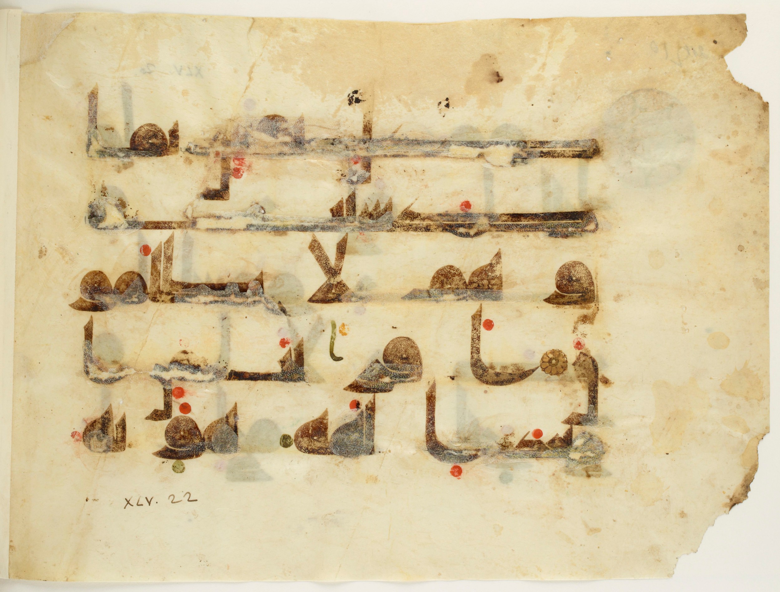 Paris, Bibliothèque nationale de France, Arabe 350 (b), in kūfī D.I script, showing Surah 45:23 from Mid 8th to Late 10th Century AD found in Fustat (Old Cairo), Egypt, currently housed at Bibliothèque nationale de France, Paris