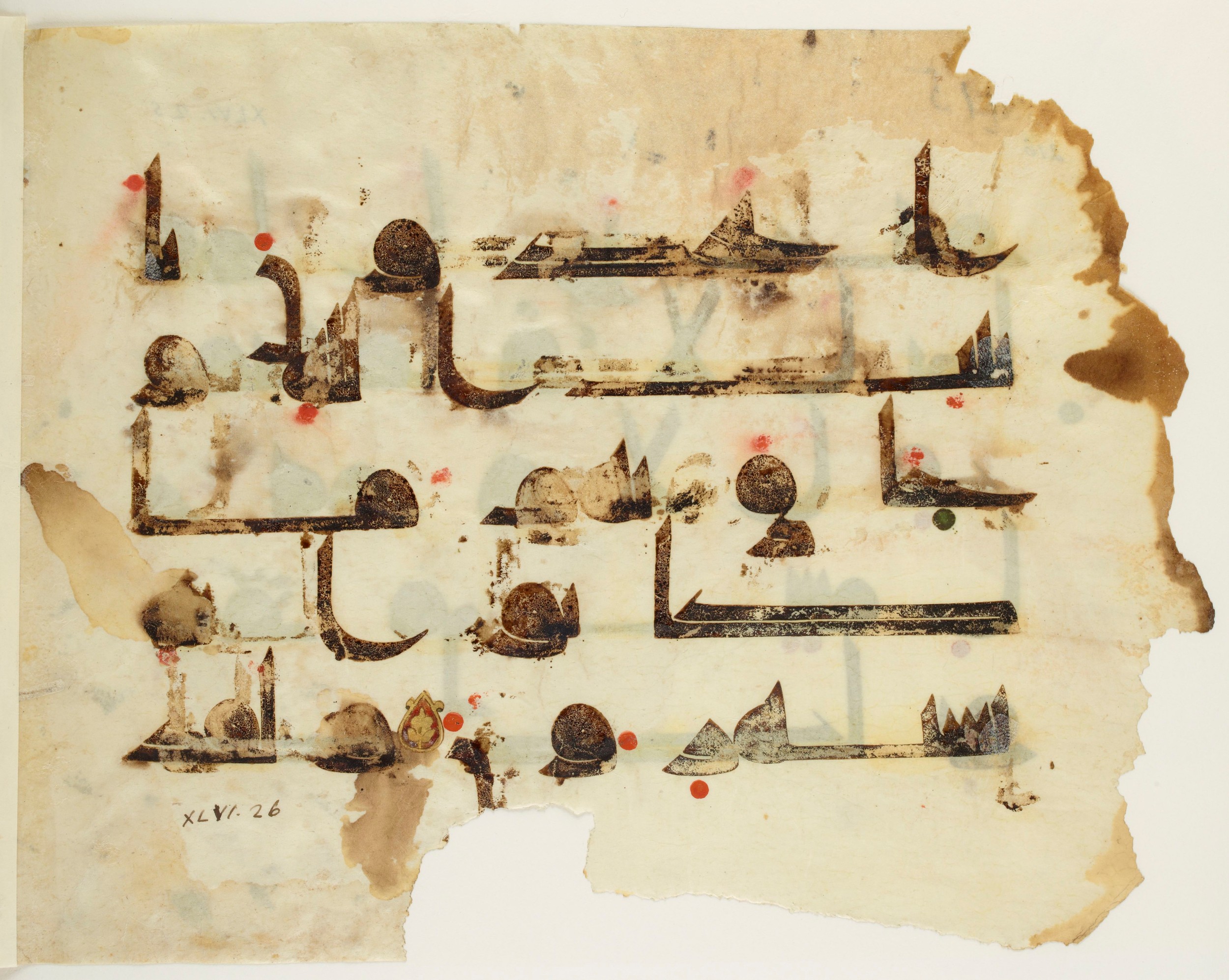 Paris, Bibliothèque nationale de France, Arabe 350 (b) (Scan 1), in kūfī D.I script, showing Surah 46:27 from Mid 8th to Late 10th Century AD found in Fustat (Old Cairo), Egypt, currently housed at Bibliothèque nationale de France, Paris