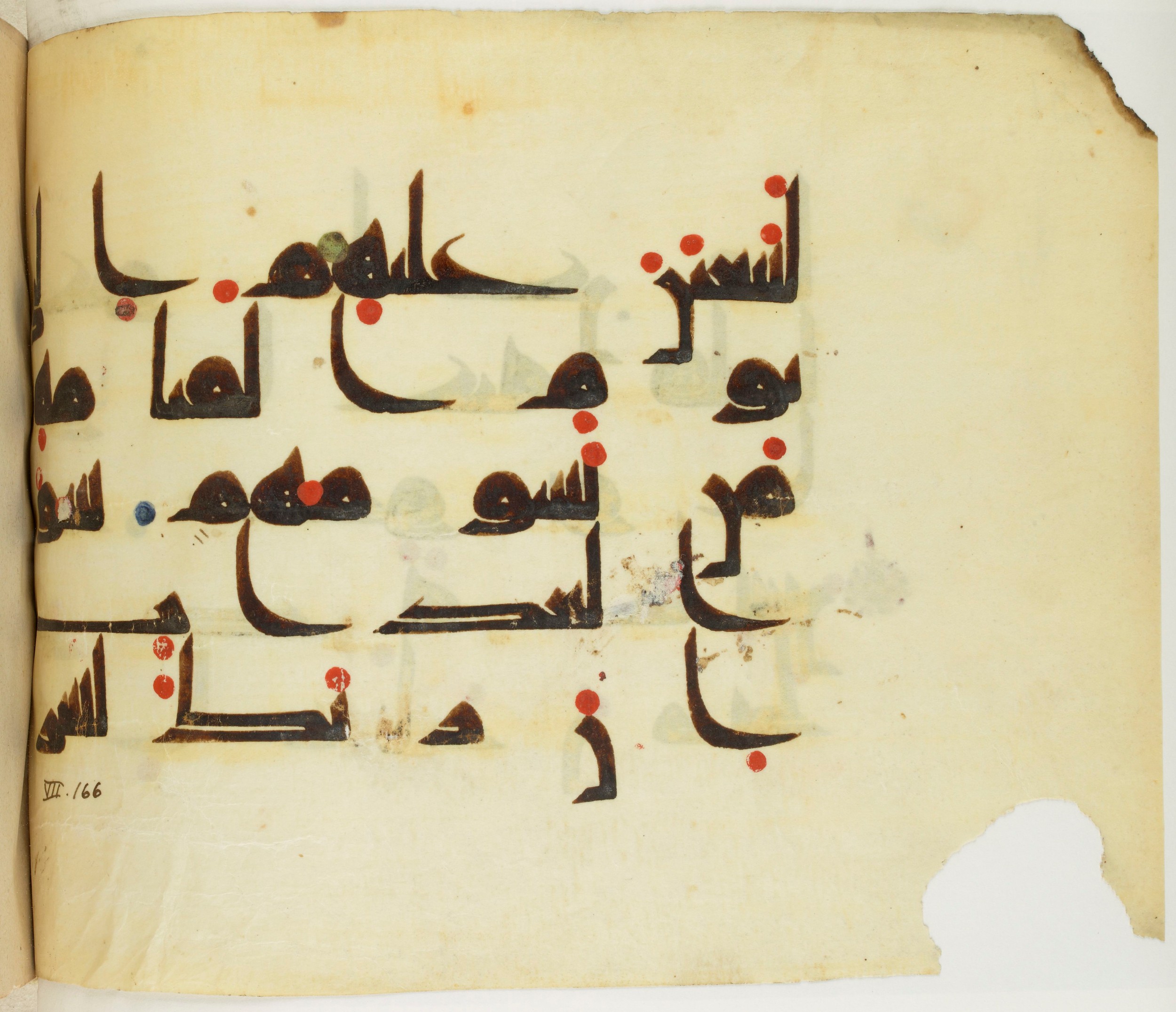 BNF Arabe 351 (Scan 2), in Kufic D.III script, showing Surah 7:167 from Mid 8th to Late 10th Century AD found in Mosque of ʿAmr b. al-ʿĀṣ in Fusṭāṭ (Old Cairo), Egypt, currently housed at Bibliothèque nationale de France, Paris