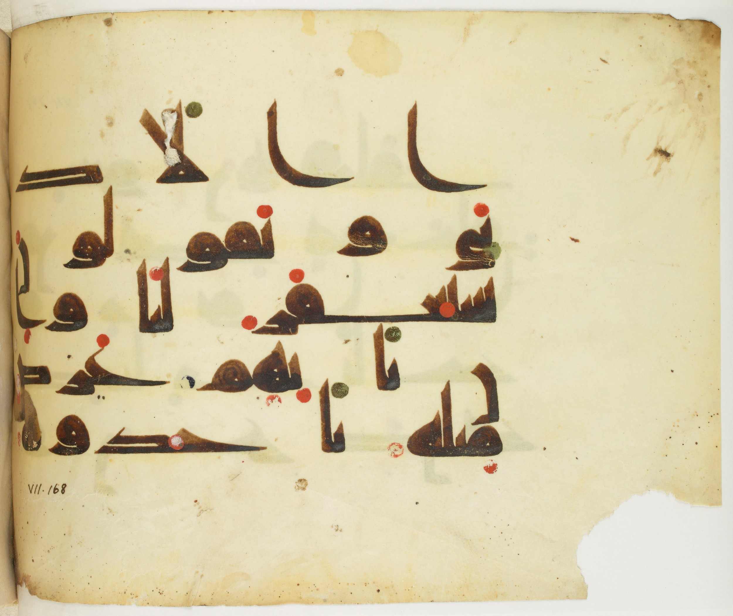 BNF Arabe 351 (Scan 2), in Kufic D.III script, showing Surah 7:169 from Mid 8th to Late 10th Century AD found in Mosque of ʿAmr b. al-ʿĀṣ in Fusṭāṭ (Old Cairo), Egypt, currently housed at Bibliothèque nationale de France, Paris