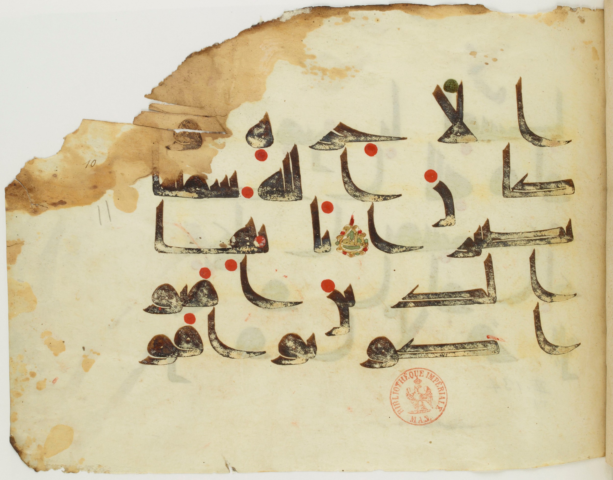 BNF Arabe 351 (Scan 1), in Kufic D.III script, showing Surah 4:134 from Mid 8th to Late 10th Century AD found in Mosque of ʿAmr b. al-ʿĀṣ in Fusṭāṭ (Old Cairo), Egypt, currently housed at Bibliothèque nationale de France, Paris