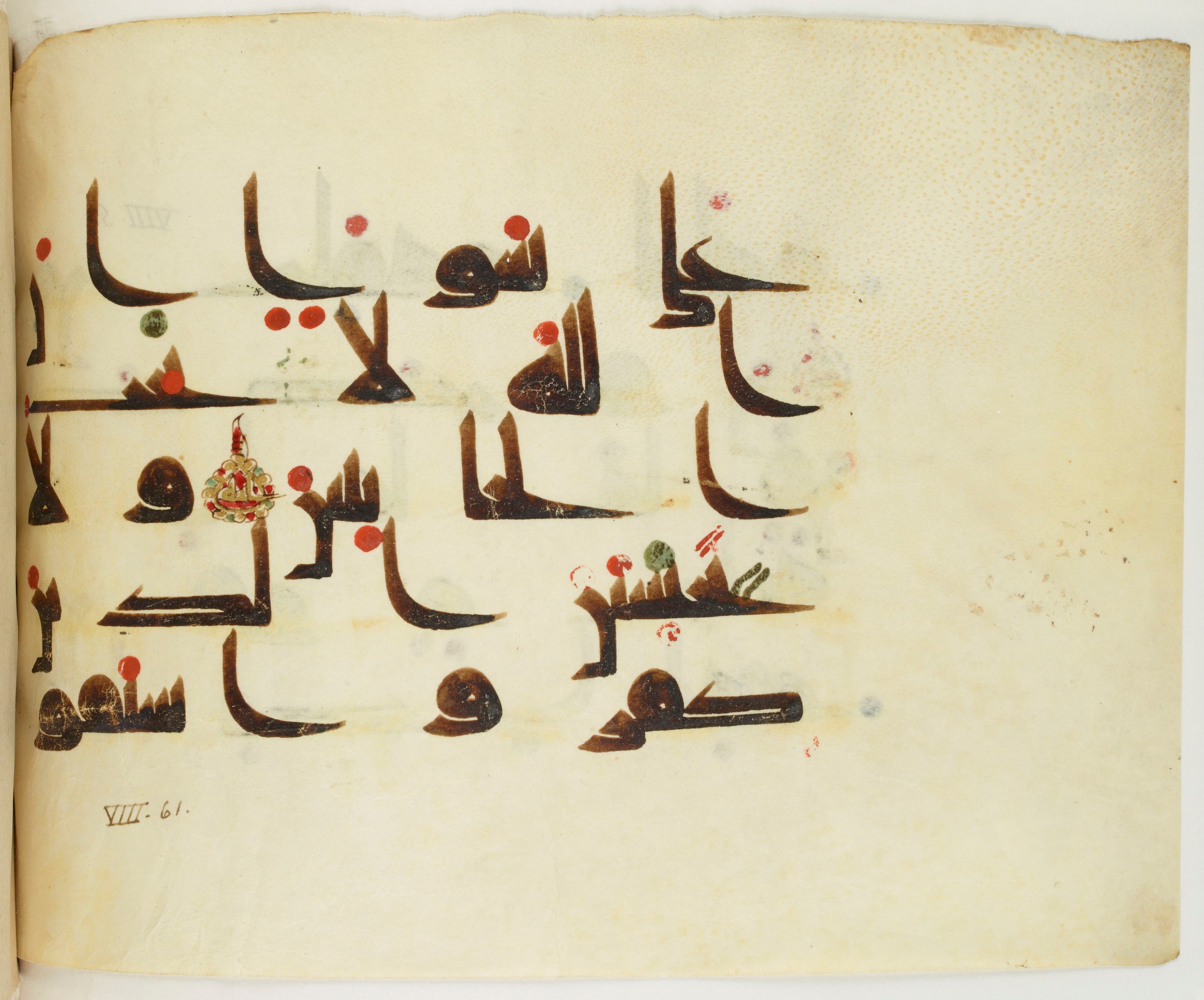 BNF Arabe 351, in Kufic D.III script, showing Surah 8:59 from Mid 8th to Late 10th Century AD found in Mosque of ʿAmr b. al-ʿĀṣ in Fusṭāṭ (Old Cairo), Egypt, currently housed at Bibliothèque nationale de France, Paris