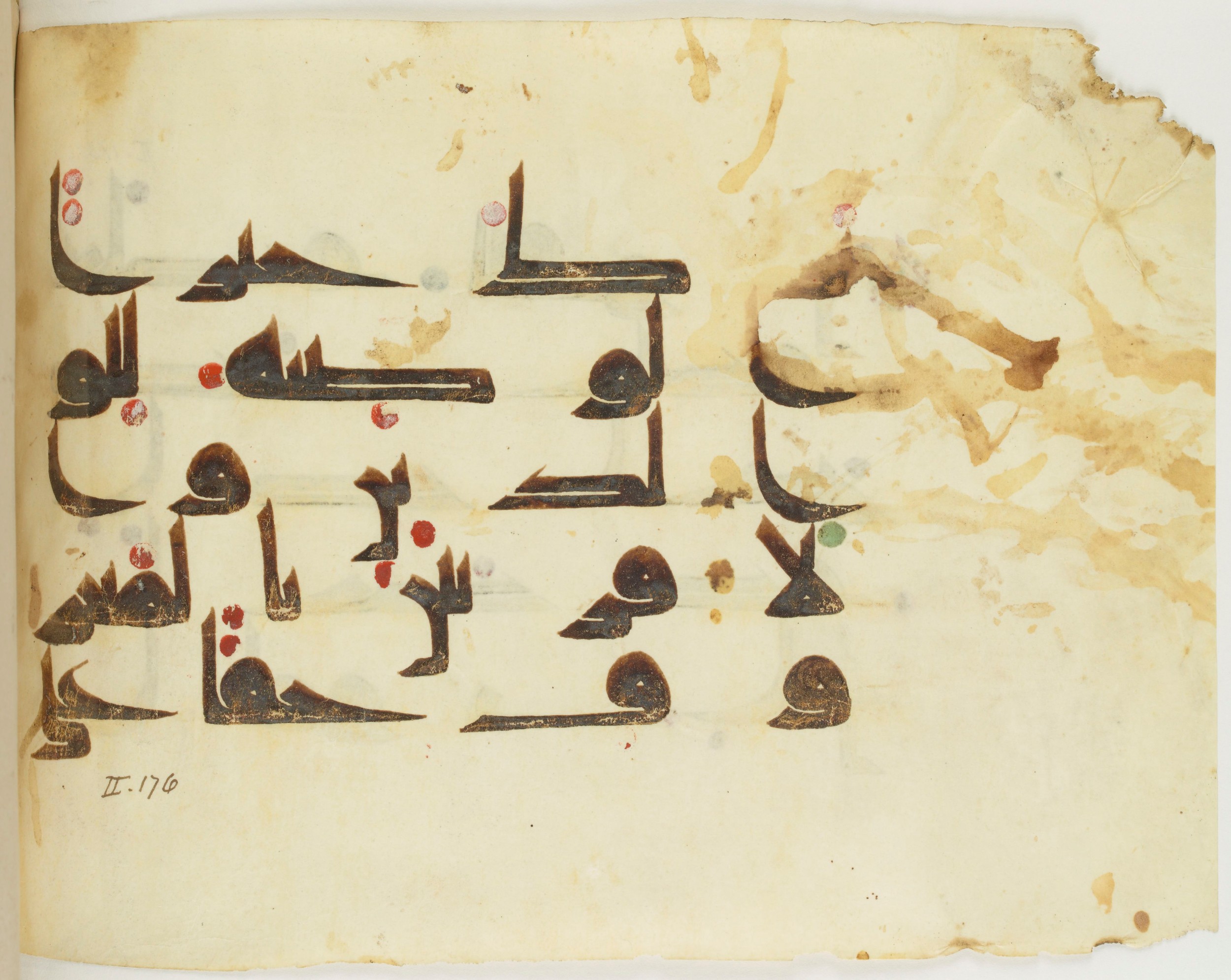 BNF Arabe 351 (Scan 2), in Kufic D.III script, showing Surah 2:180 from Mid 8th to Late 10th Century AD found in Mosque of ʿAmr b. al-ʿĀṣ in Fusṭāṭ (Old Cairo), Egypt, currently housed at Bibliothèque nationale de France, Paris