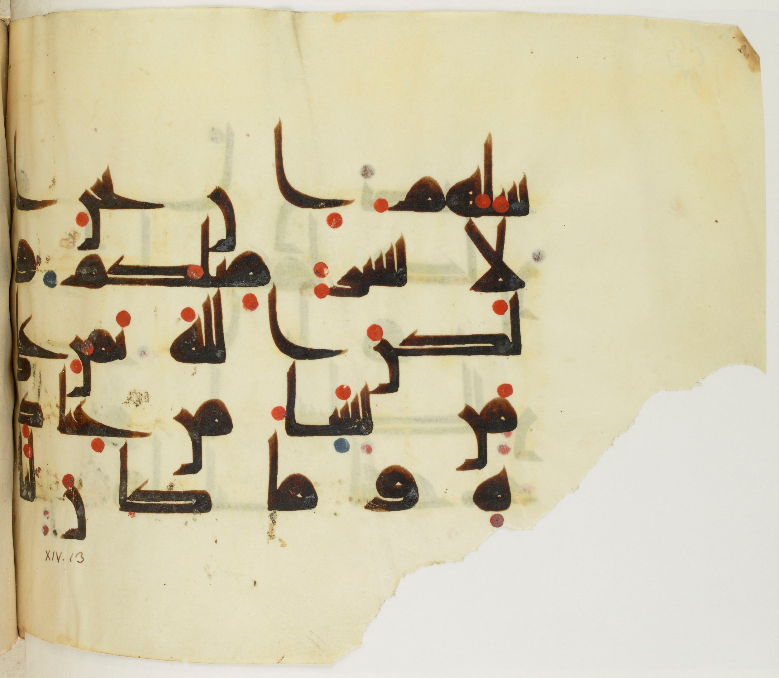 BNF Arabe 351 (Scan 2), in Kufic D.III script, showing Surah 14:11 from Mid 8th to Late 10th Century AD found in Mosque of ʿAmr b. al-ʿĀṣ in Fusṭāṭ (Old Cairo), Egypt, currently housed at Bibliothèque nationale de France, Paris