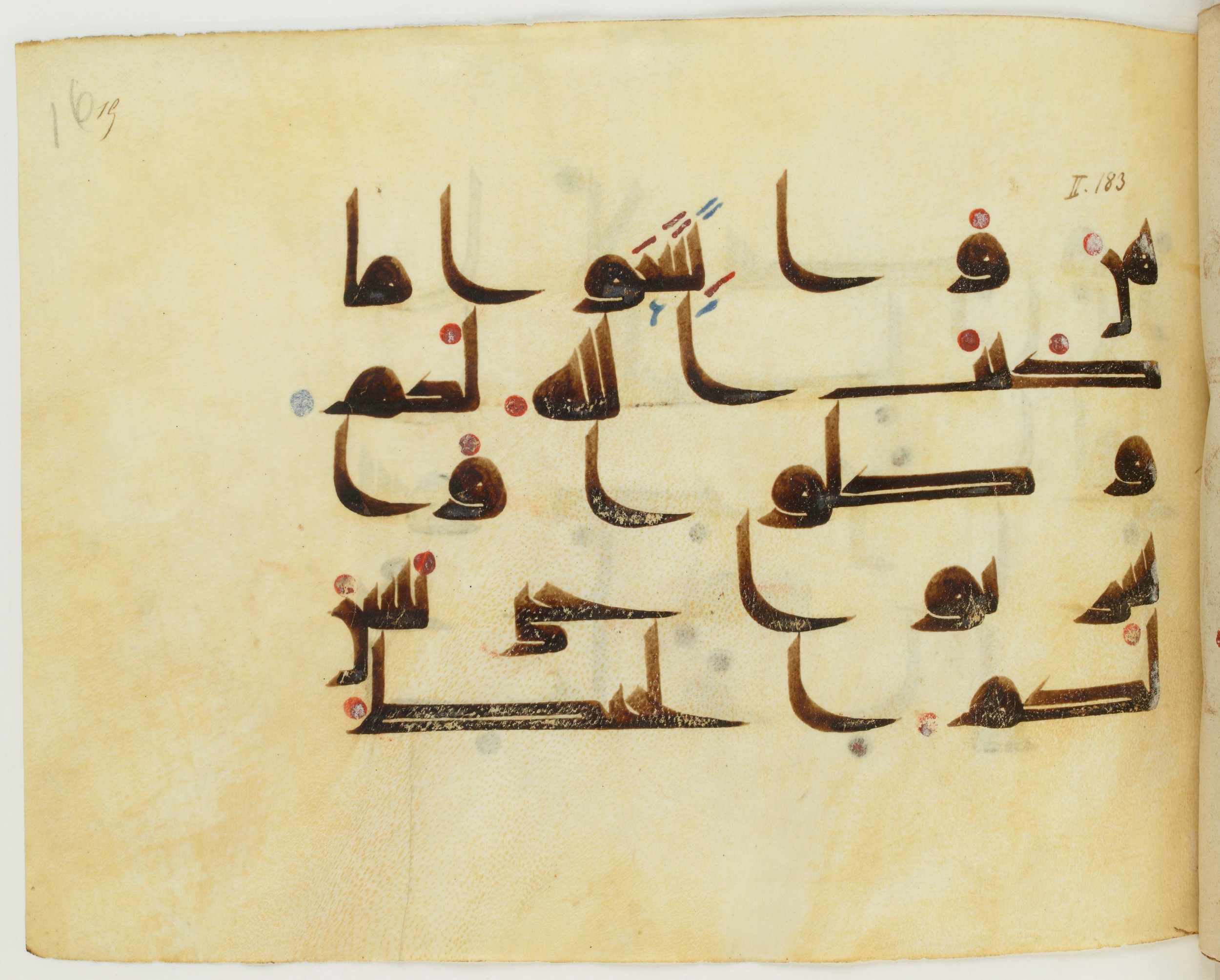 BNF Arabe 351 (Scan 1), in Kufic D.III script, showing Surah 2:187 from Mid 8th to Late 10th Century AD found in Mosque of ʿAmr b. al-ʿĀṣ in Fusṭāṭ (Old Cairo), Egypt, currently housed at Bibliothèque nationale de France, Paris