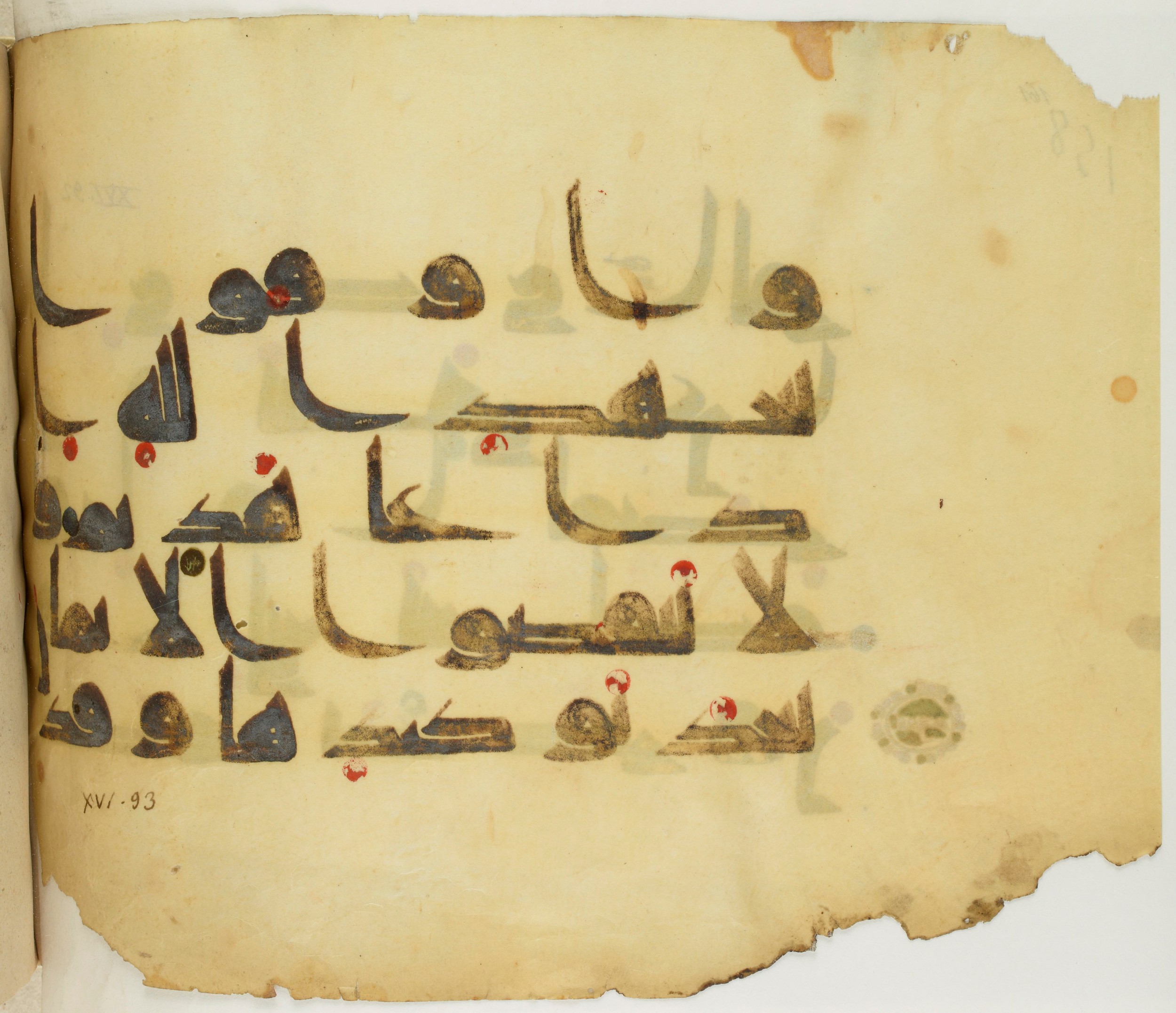 BNF Arabe 351, in Kufic D.III script, showing Surah 16:91 from Mid 8th to Late 10th Century AD found in Mosque of ʿAmr b. al-ʿĀṣ in Fusṭāṭ (Old Cairo), Egypt, currently housed at Bibliothèque nationale de France, Paris