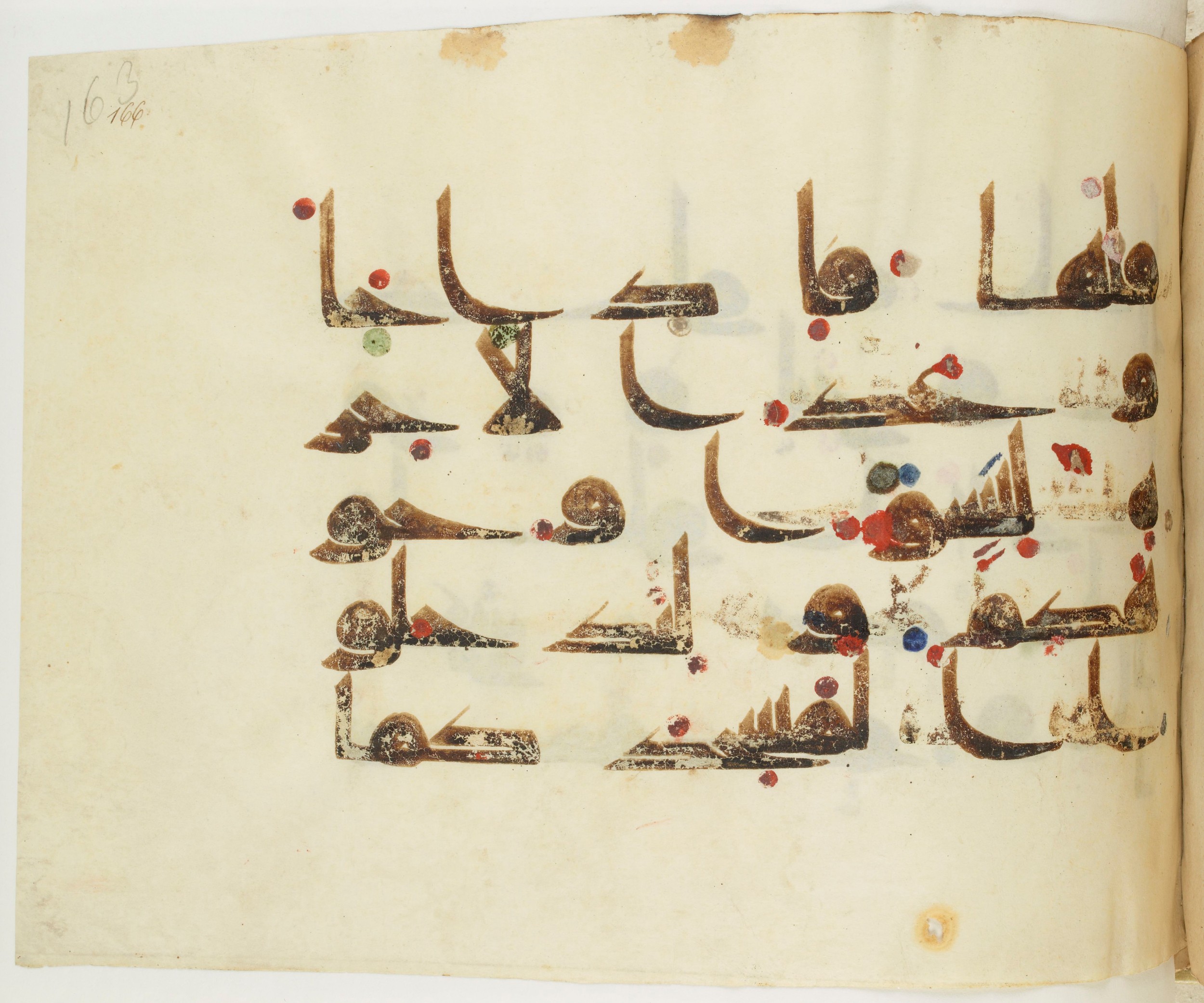 BNF Arabe 351 (Scan 2), in Kufic D.III script, showing Surah 17:7 from Mid 8th to Late 10th Century AD found in Mosque of ʿAmr b. al-ʿĀṣ in Fusṭāṭ (Old Cairo), Egypt, currently housed at Bibliothèque nationale de France, Paris