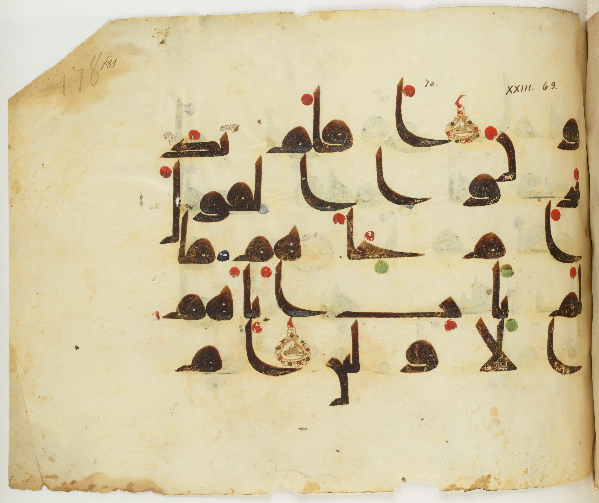 BNF Arabe 351 (Scan 1), in Kufic D.III script, showing Surah 23:69 from Mid 8th to Late 10th Century AD found in Mosque of ʿAmr b. al-ʿĀṣ in Fusṭāṭ (Old Cairo), Egypt, currently housed at Bibliothèque nationale de France, Paris