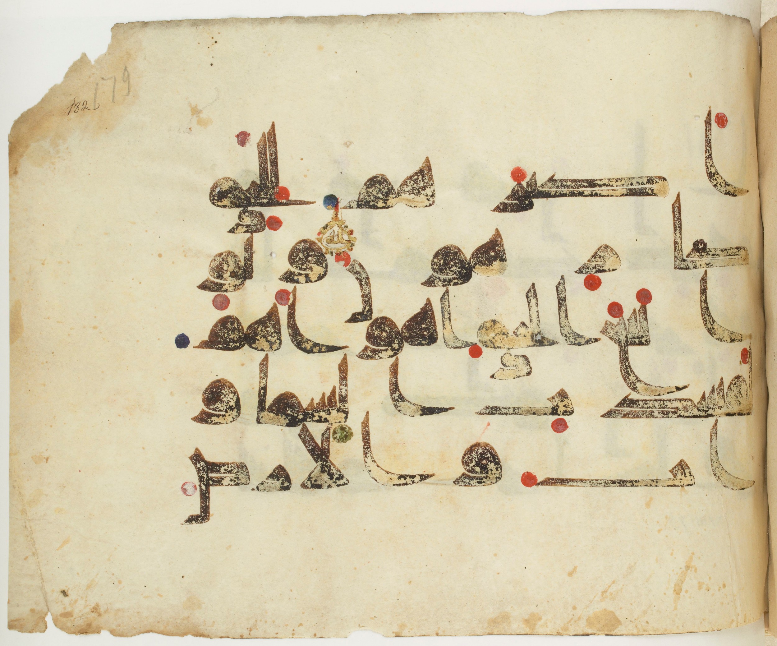 BNF Arabe 351 (Scan 1), in Kufic D.III script, showing Surah 23:71 from Mid 8th to Late 10th Century AD found in Mosque of ʿAmr b. al-ʿĀṣ in Fusṭāṭ (Old Cairo), Egypt, currently housed at Bibliothèque nationale de France, Paris