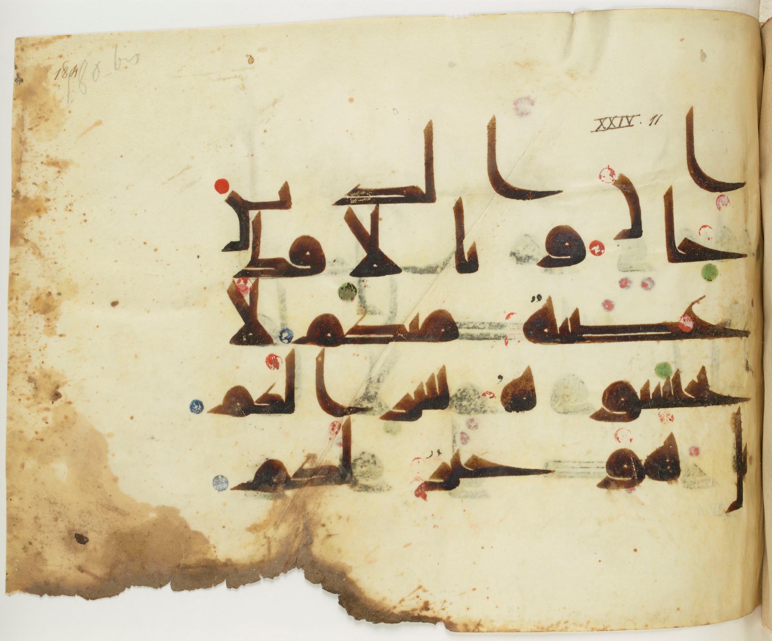 BNF Arabe 351 (Scan 1), in Kufic D.III script, showing Surah 24:11 from Mid 8th to Late 10th Century AD found in Mosque of ʿAmr b. al-ʿĀṣ in Fusṭāṭ (Old Cairo), Egypt, currently housed at Bibliothèque nationale de France, Paris