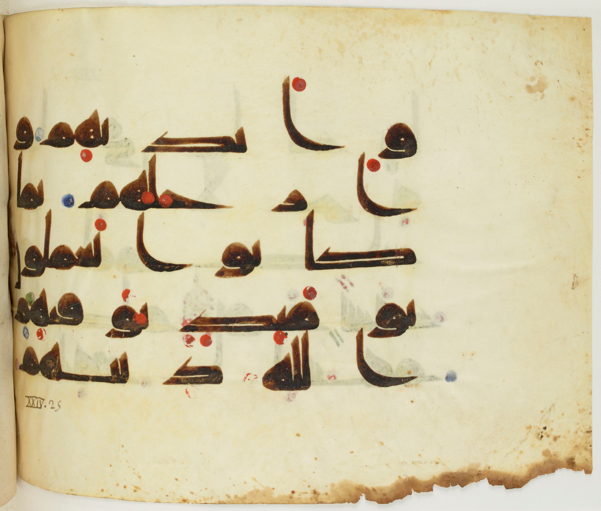 BNF Arabe 351, in Kufic D.III script, showing Surah 24:25 from Mid 8th to Late 10th Century AD found in Mosque of ʿAmr b. al-ʿĀṣ in Fusṭāṭ (Old Cairo), Egypt, currently housed at Bibliothèque nationale de France, Paris