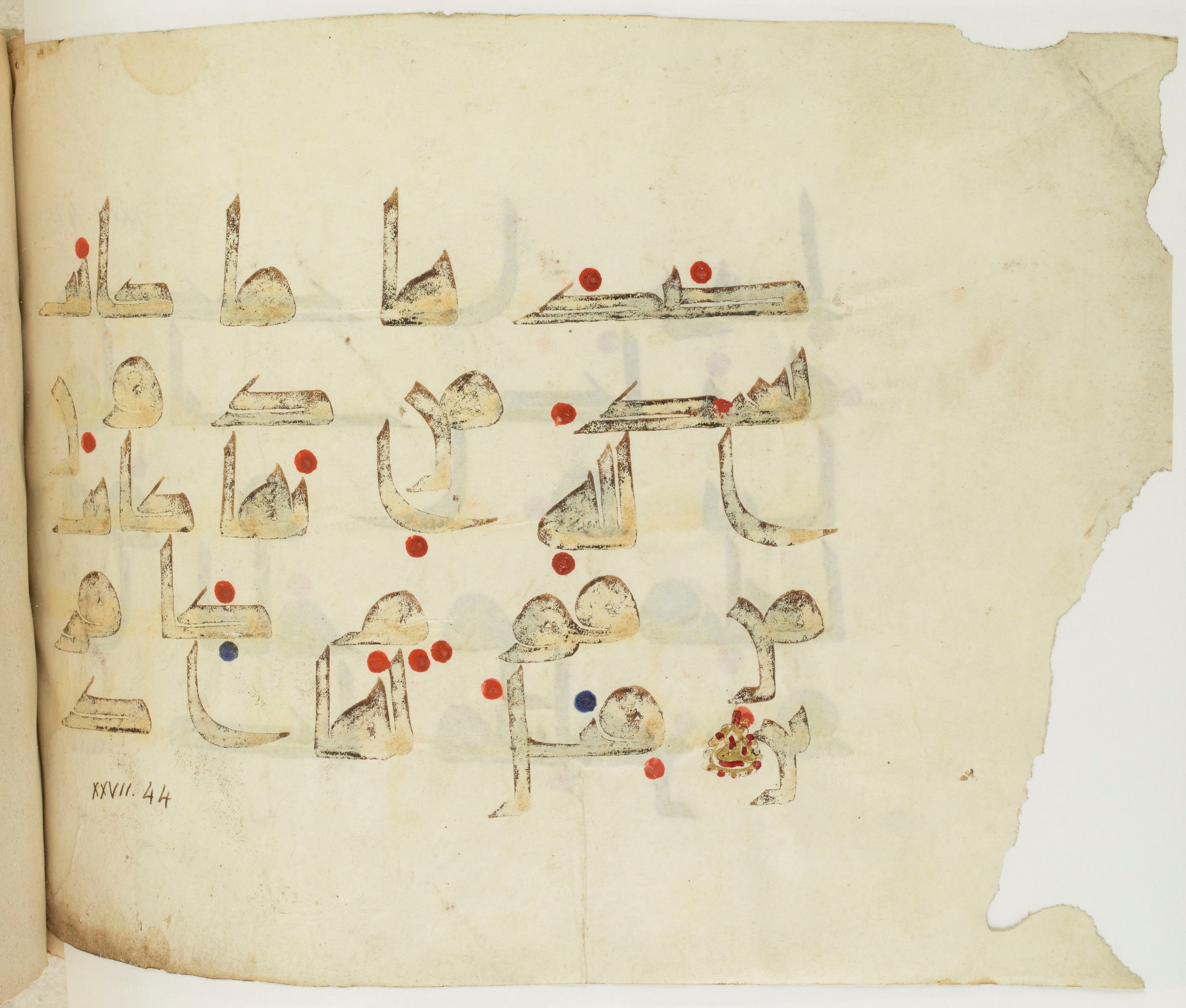 BNF Arabe 351, in Kufic D.III script, showing Surah 27:44 from Mid 8th to Late 10th Century AD found in Mosque of ʿAmr b. al-ʿĀṣ in Fusṭāṭ (Old Cairo), Egypt, currently housed at Bibliothèque nationale de France, Paris