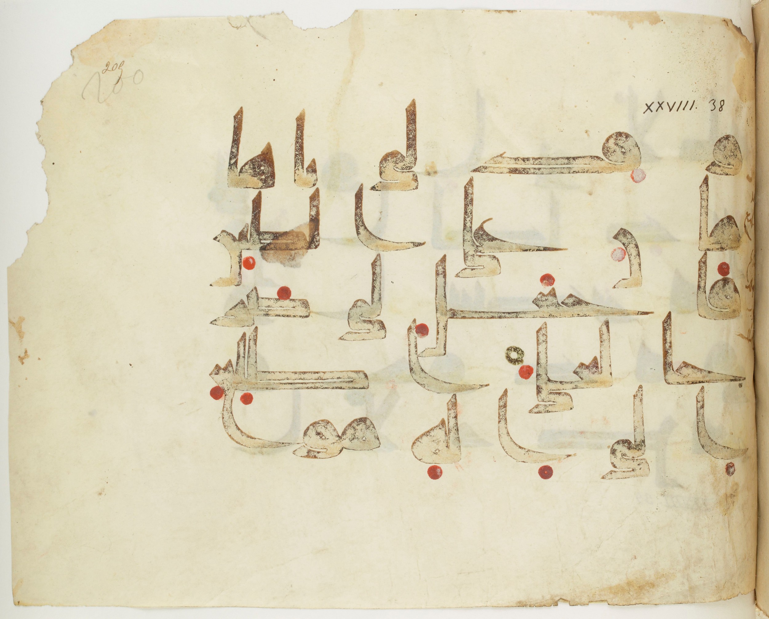 BNF Arabe 351 (Scan 1), in Kufic D.III script, showing Surah 28:38 from Mid 8th to Late 10th Century AD found in Mosque of ʿAmr b. al-ʿĀṣ in Fusṭāṭ (Old Cairo), Egypt, currently housed at Bibliothèque nationale de France, Paris