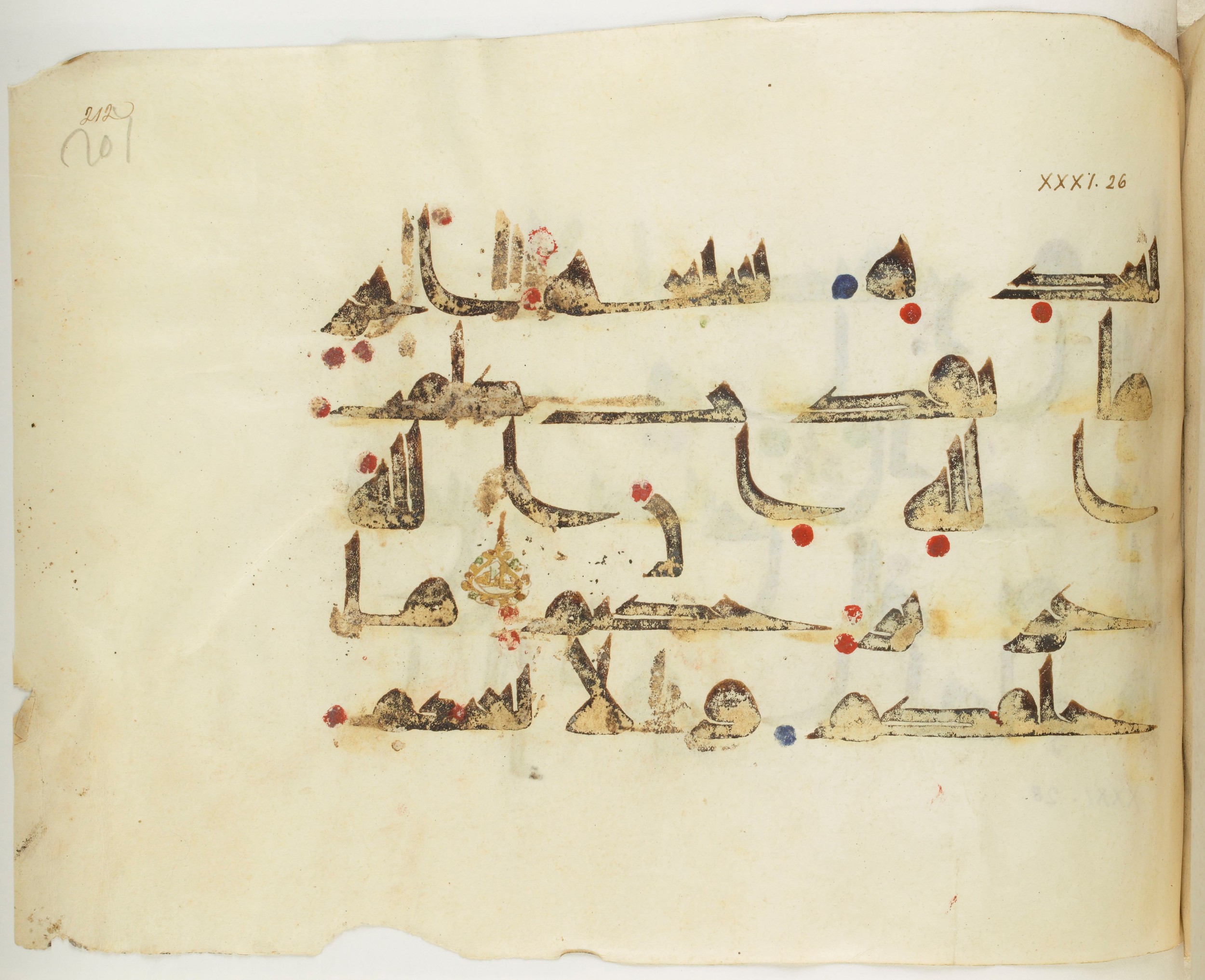 BNF Arabe 351 (Scan 1), in Kufic D.III script, showing Surah 31:28 from Mid 8th to Late 10th Century AD found in Mosque of ʿAmr b. al-ʿĀṣ in Fusṭāṭ (Old Cairo), Egypt, currently housed at Bibliothèque nationale de France, Paris