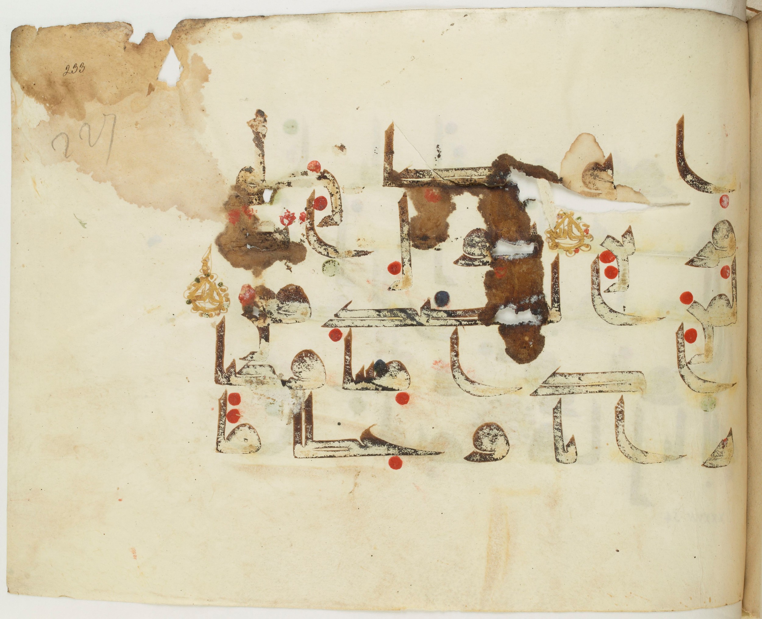BNF Arabe 351, in Kufic D.III script, showing Surah 37:52 from Mid 8th to Late 10th Century AD found in Mosque of ʿAmr b. al-ʿĀṣ in Fusṭāṭ (Old Cairo), Egypt, currently housed at Bibliothèque nationale de France, Paris