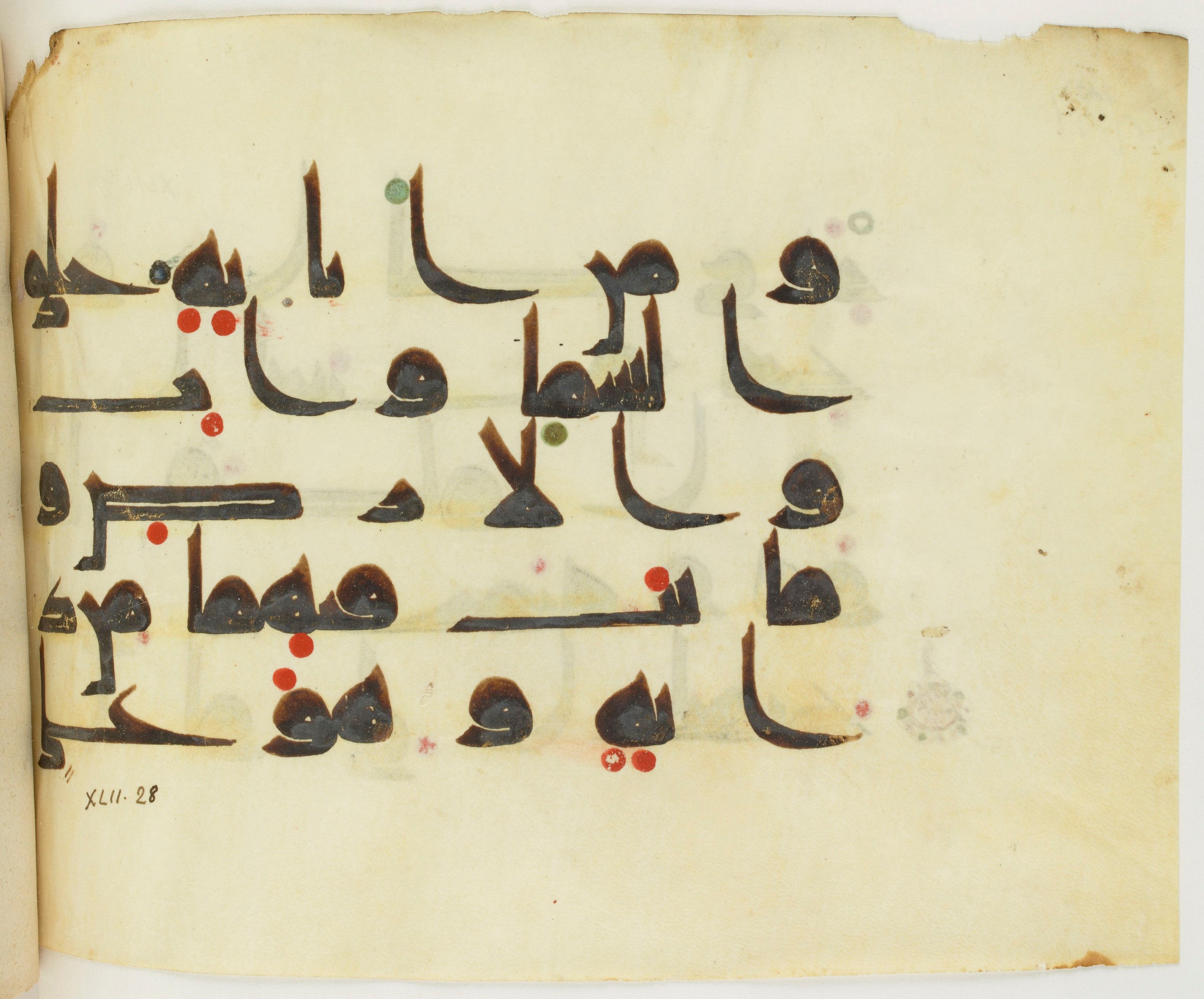 BNF Arabe 351, in Kufic D.III script, showing Surah 42:29 from Mid 8th to Late 10th Century AD found in Mosque of ʿAmr b. al-ʿĀṣ in Fusṭāṭ (Old Cairo), Egypt, currently housed at Bibliothèque nationale de France, Paris