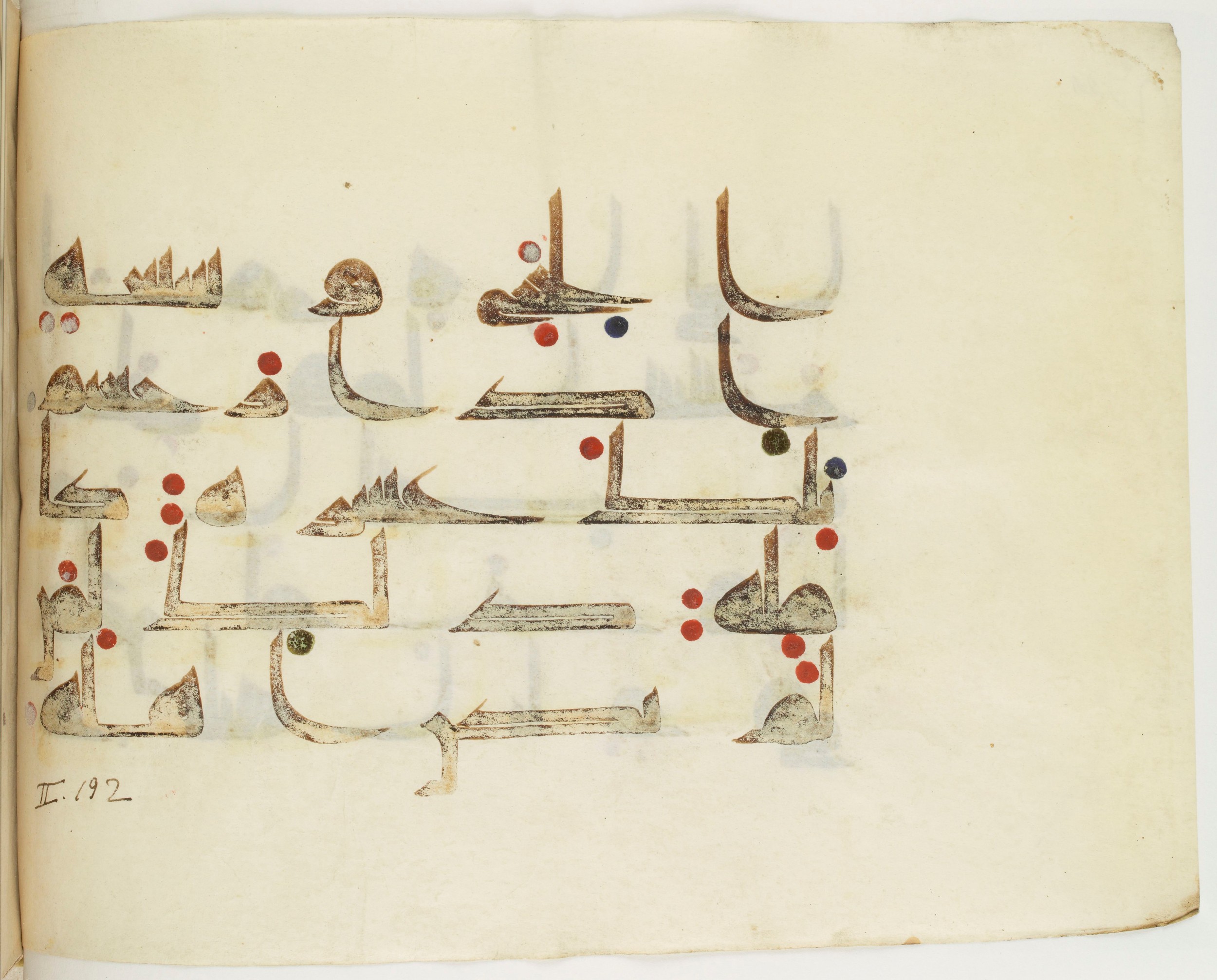 BNF Arabe 351 (Scan 4), in Kufic D.III script, showing Surah 2:196 from Mid 8th to Late 10th Century AD found in Mosque of ʿAmr b. al-ʿĀṣ in Fusṭāṭ (Old Cairo), Egypt, currently housed at Bibliothèque nationale de France, Paris