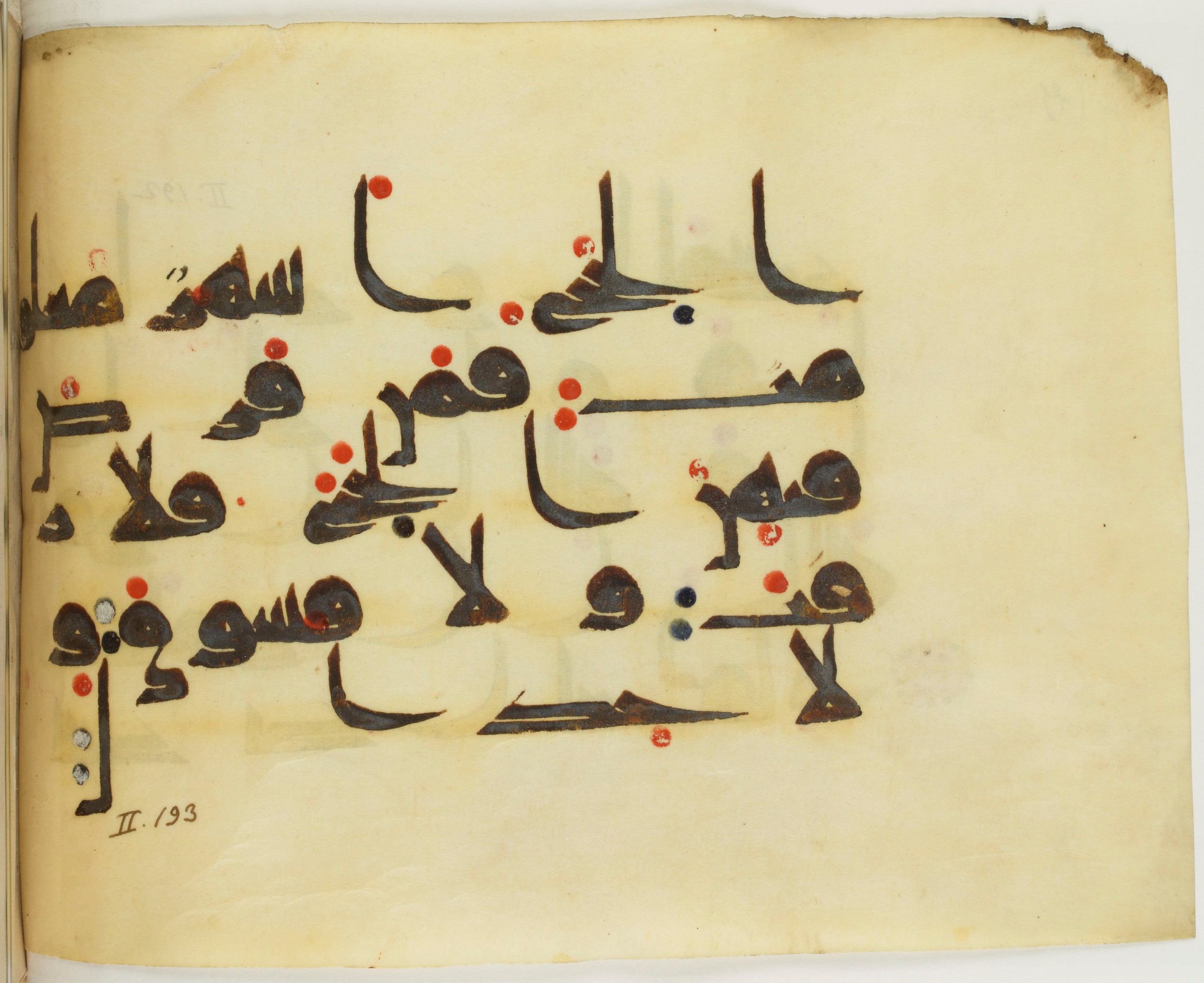 BNF Arabe 351, in Kufic D.III script, showing Surah 2:197 from Mid 8th to Late 10th Century AD found in Mosque of ʿAmr b. al-ʿĀṣ in Fusṭāṭ (Old Cairo), Egypt, currently housed at Bibliothèque nationale de France, Paris