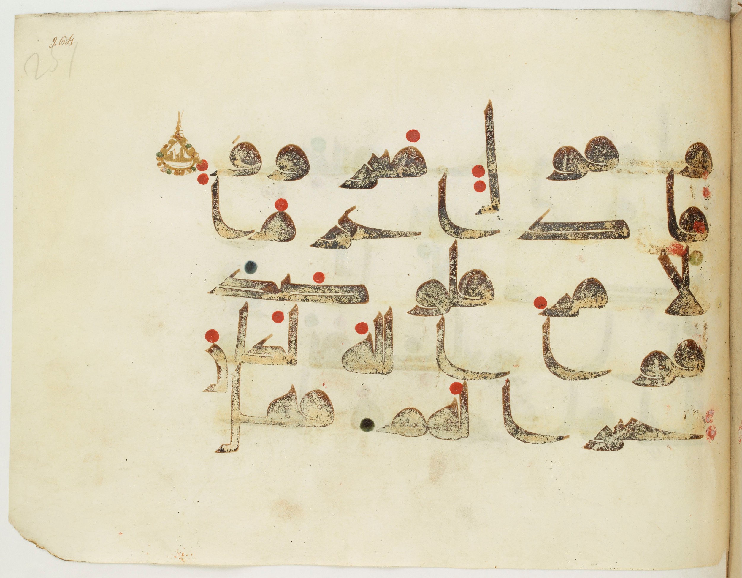 BNF Arabe 351 (Scan 2), in Kufic D.III script, showing Surah 47:21 from Mid 8th to Late 10th Century AD found in Mosque of ʿAmr b. al-ʿĀṣ in Fusṭāṭ (Old Cairo), Egypt, currently housed at Bibliothèque nationale de France, Paris