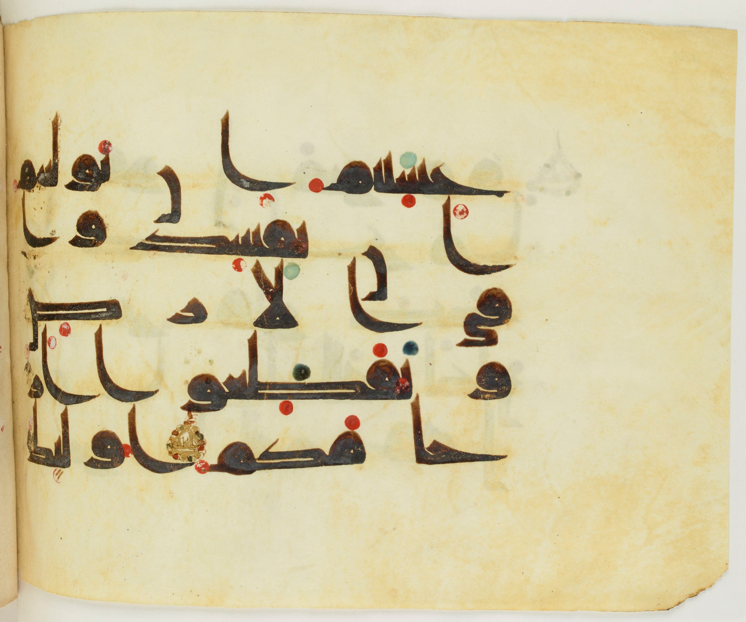 BNF Arabe 351 (Scan 1), in Kufic D.III script, showing Surah 47:23 from Mid 8th to Late 10th Century AD found in Mosque of ʿAmr b. al-ʿĀṣ in Fusṭāṭ (Old Cairo), Egypt, currently housed at Bibliothèque nationale de France, Paris