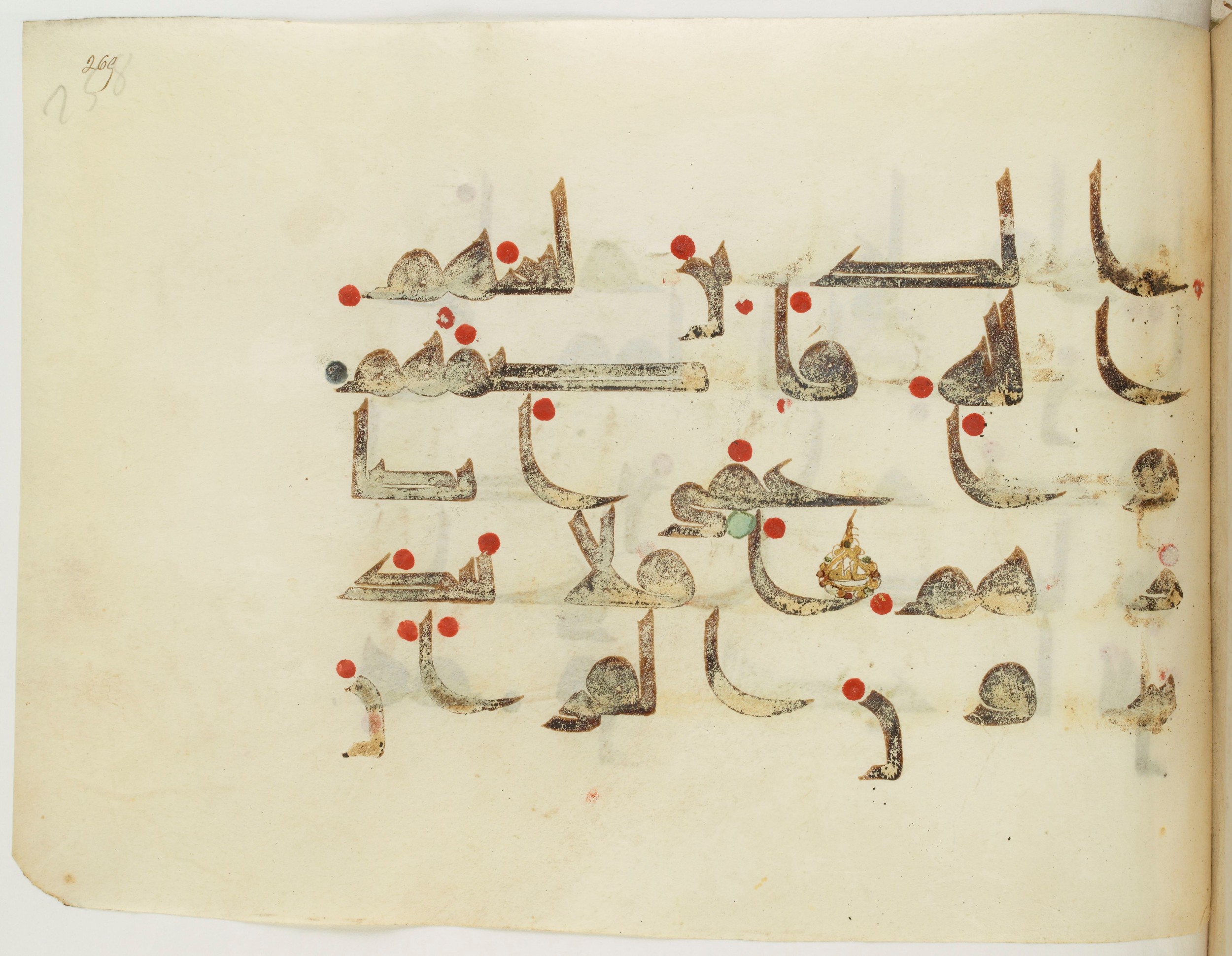 BNF Arabe 351 (Scan 2), in Kufic D.III script, showing Surah 47:23 from Mid 8th to Late 10th Century AD found in Mosque of ʿAmr b. al-ʿĀṣ in Fusṭāṭ (Old Cairo), Egypt, currently housed at Bibliothèque nationale de France, Paris