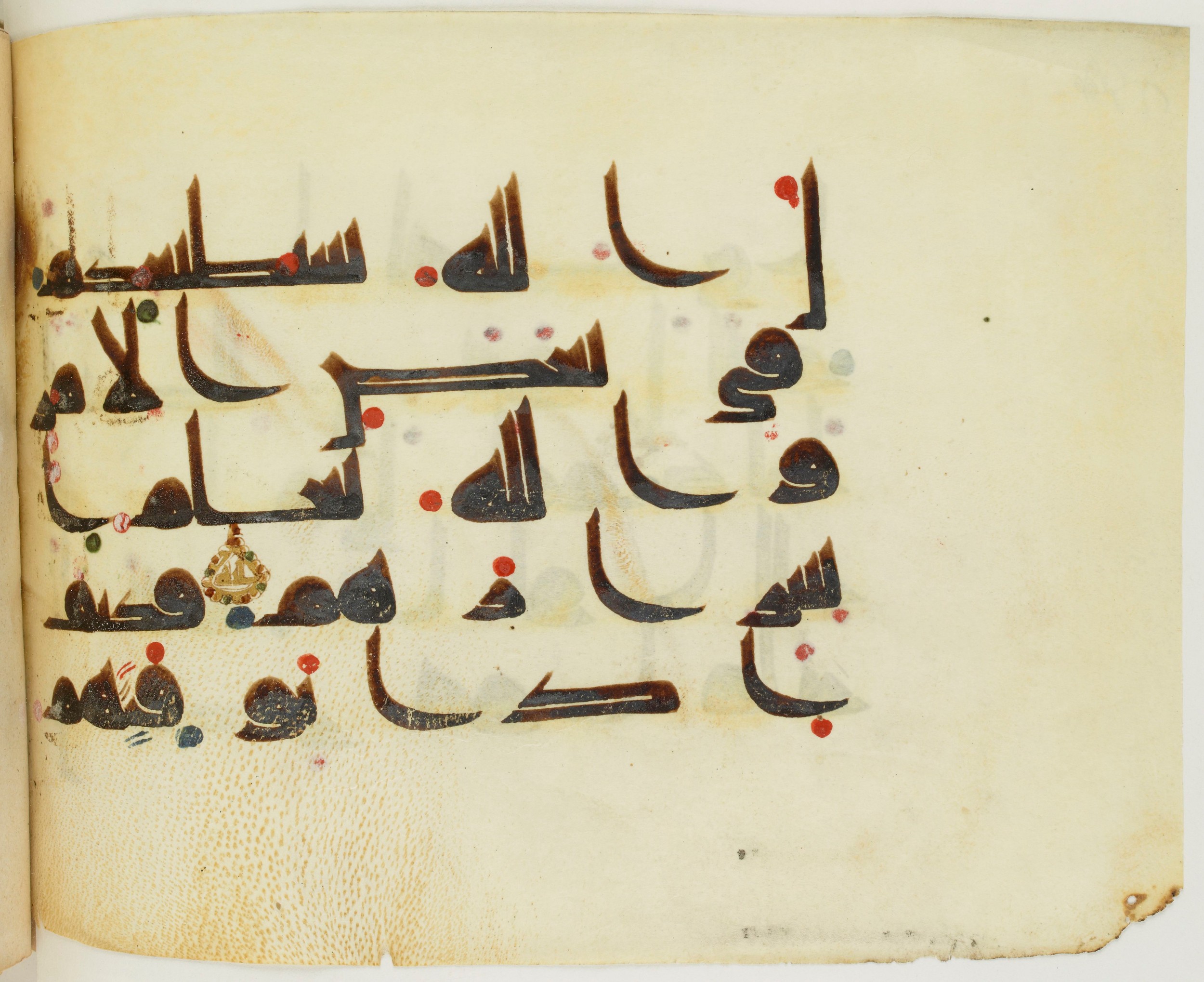 BNF Arabe 351 (Scan 1), in Kufic D.III script, showing Surah 47:27 from Mid 8th to Late 10th Century AD found in Mosque of ʿAmr b. al-ʿĀṣ in Fusṭāṭ (Old Cairo), Egypt, currently housed at Bibliothèque nationale de France, Paris
